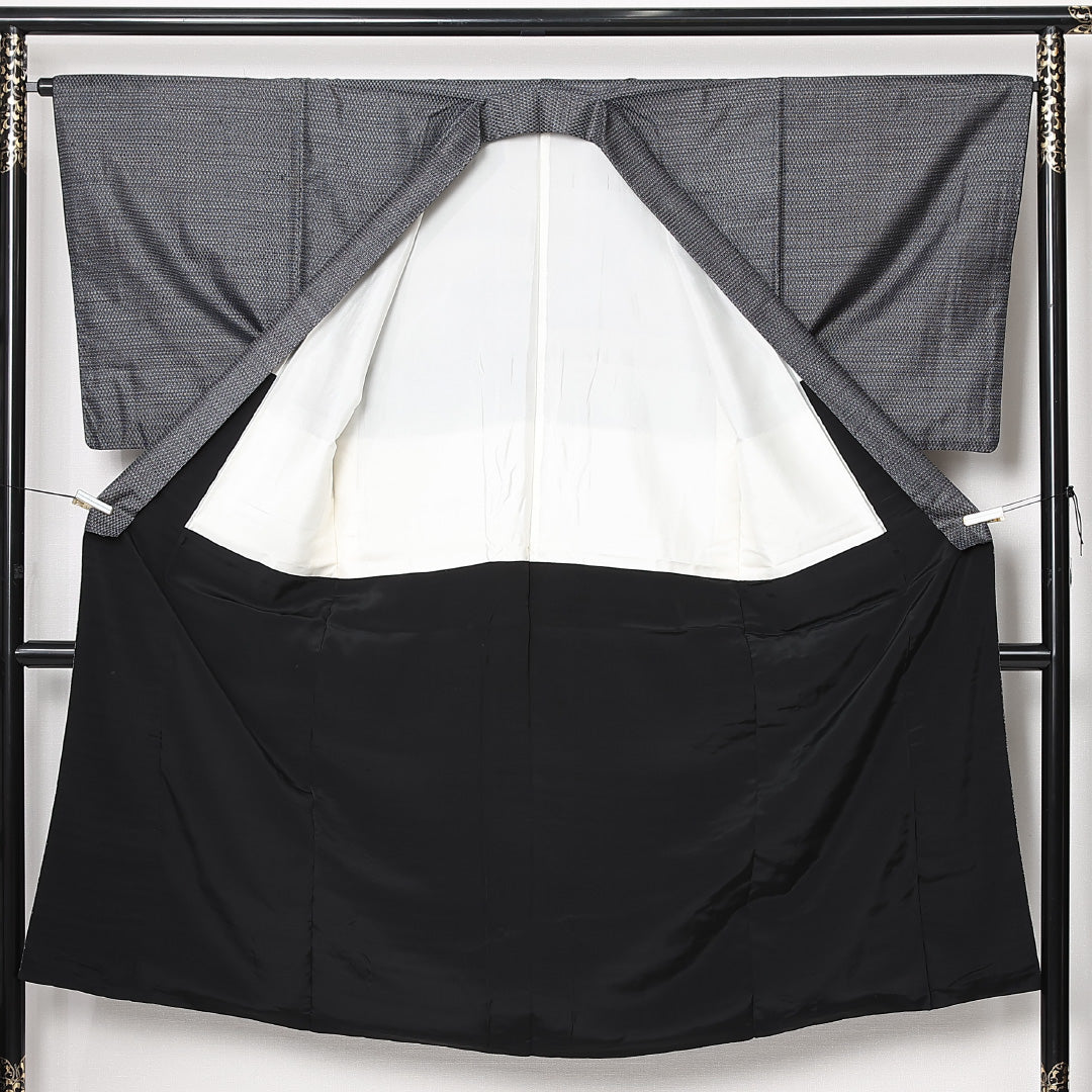 男着物 袷 身丈138cm 裄丈65cm 正絹 Cランク カジュアル 棒衿 Sサイズ 亀甲絣 グレー系 LP 1224-12998