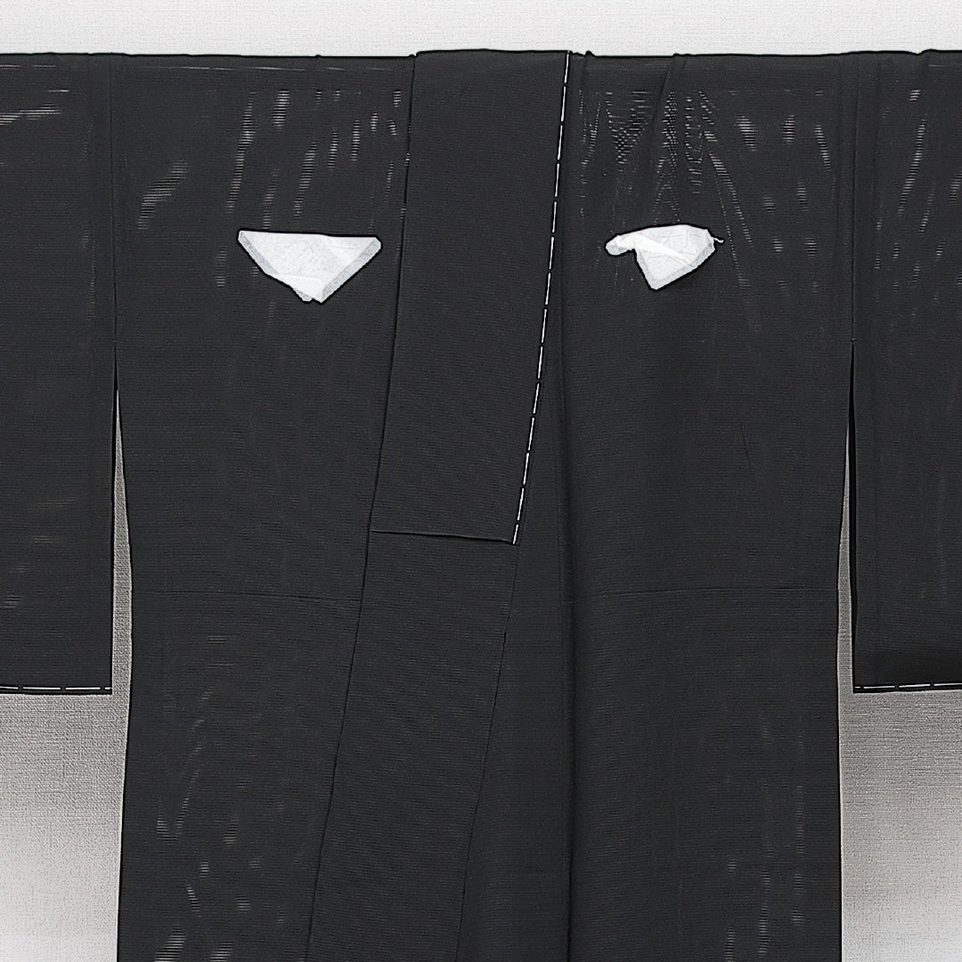 未使用品 夏物 黒紋付 絽 身丈167cm 裄丈67cm 正絹 Nランク 五つ紋 (違い矢) 弔事用 広衿 XLサイズ しつけ糸 黒系 M4 1230-06886