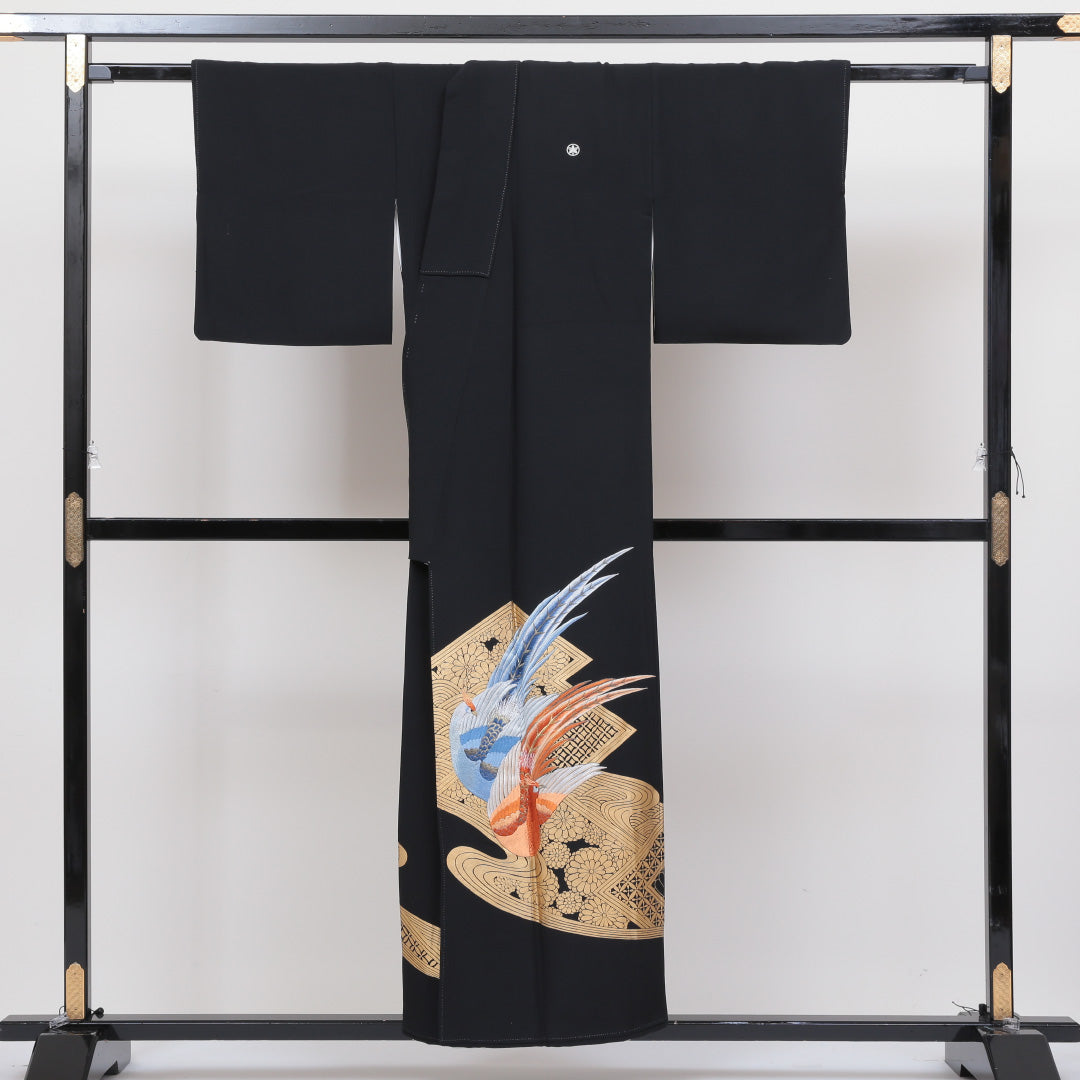 黒留袖 袷 身丈151cm 裄丈61cm 正絹 Aランク 五つ紋 (丸に立ち沢瀉) フォーマル 広衿 Sサイズ 刺繍 蘇州刺繍 雉 黒系 M4 1213-06390