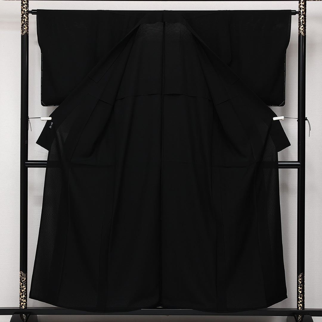 未使用品 夏物 黒紋付 絽 身丈156cm 裄丈63cm 正絹 Nランク 五つ紋 (五三桐) 弔事用 バチ衿 Mサイズ しつけ糸 無地 黒系 M4 1230-06872