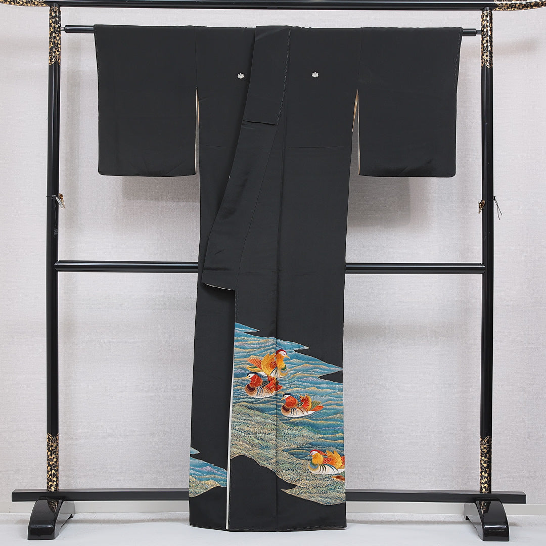 黒留袖 袷 身丈163cm 裄丈64cm 正絹 Cランク 五つ紋 (五三桐) フォーマル 広衿 Lサイズ 比翼 鴛鴦 流水 黒系 LP 1213-07098