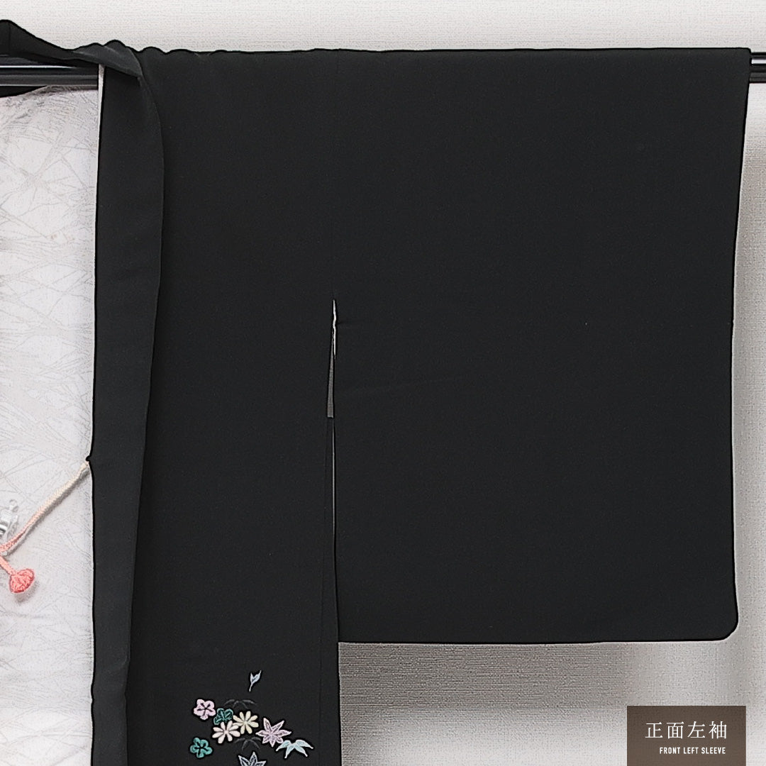 黒羽織 袷 身丈84cm 裄丈63cm 正絹 Sランク インフォーマル Sサイズ 刺繍 紐あり 梅 笹 紅葉 黒系 RP 1233-13979