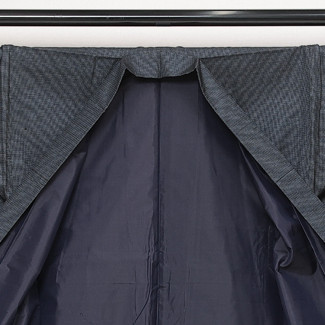 男着物 (大島紬) 袷 身丈147cm 裄丈68cm 正絹 Sランク インフォーマル 棒衿 Lサイズ 経緯絣 亀甲絣 紺系 RP 1224-13959