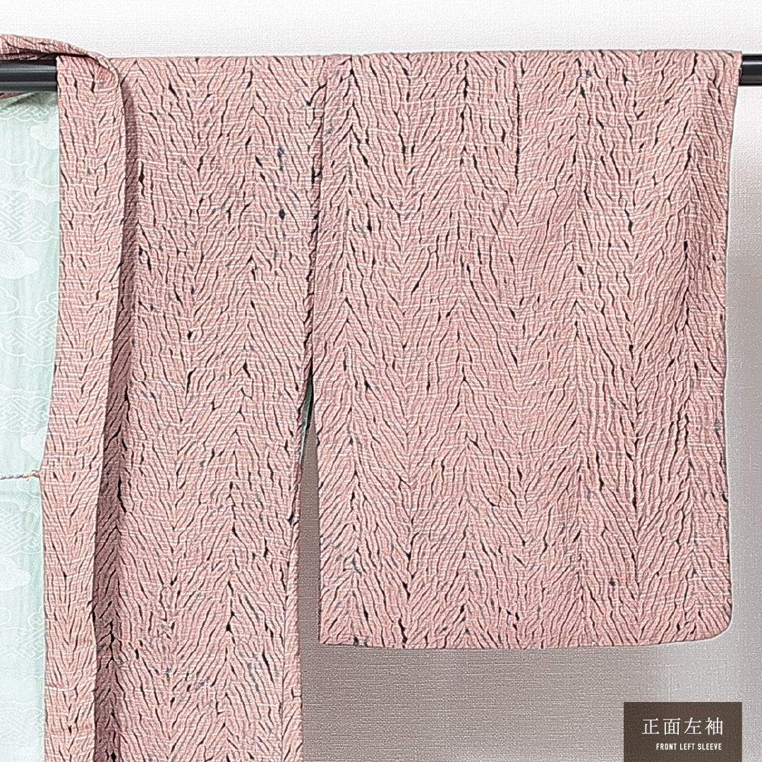 羽織 袷 身丈81cm 裄丈63cm 正絹 Bランク カジュアル Sサイズ 紐あり 創作柄 ピンク系 M4 1232-14694