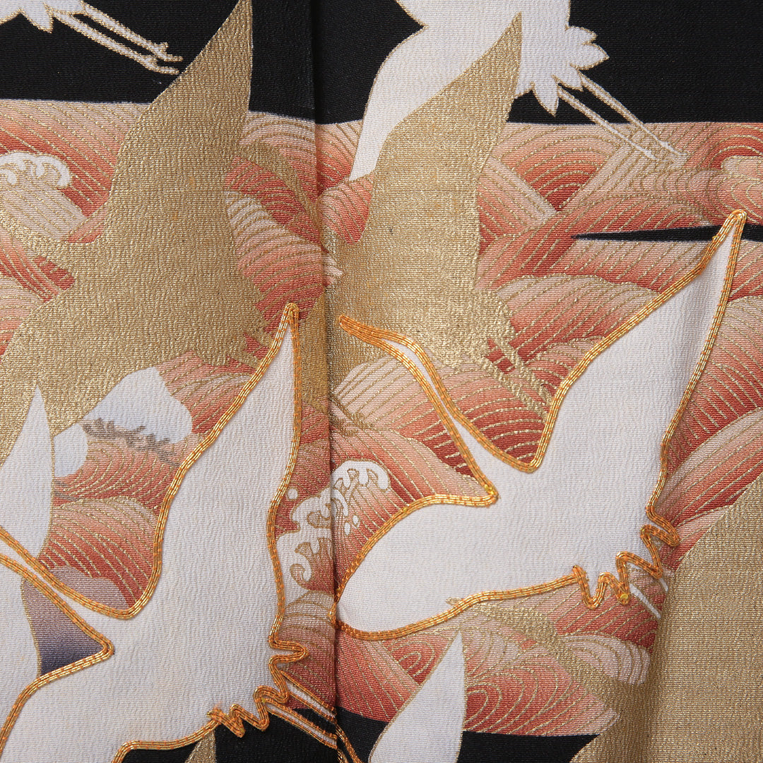 黒留袖 袷 身丈158cm 裄63cm 正絹 五つ紋 金駒刺繡 比翼仕立て 三階松 鶴 金彩 金箔 青海波 黒系 Bランク 1211-00139