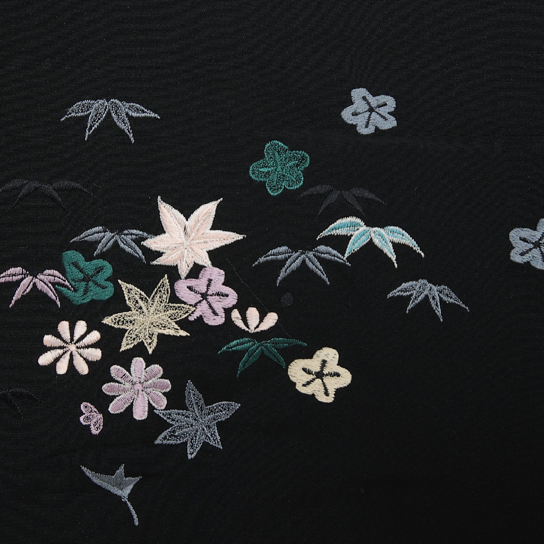 黒羽織 袷 身丈84cm 裄丈63cm 正絹 Sランク インフォーマル Sサイズ 刺繍 紐あり 梅 笹 紅葉 黒系 RP 1233-13979