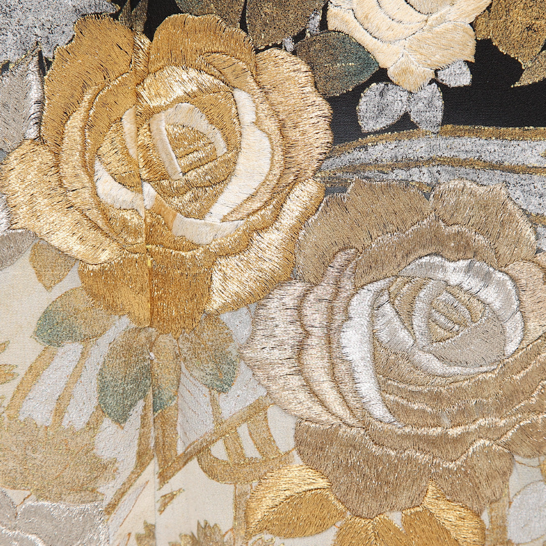 黒留袖 五つ紋 四ツ目菱 身丈158cm 裄丈64.5cm Aランク 正絹 袷 比翼 広衿 M 刺繍 金箔 薔薇 フォーマル 華やか 存在感 黒系 1211-F0577