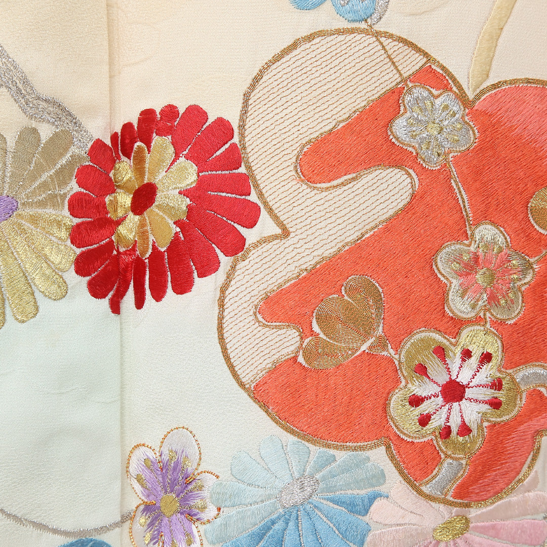 振袖 身丈154cm 裄丈67.5cm Aランク 袷 正絹 M 広衿 刺繍 金駒刺繍 菊 梅 花柄 クリーム系 1213-F0443