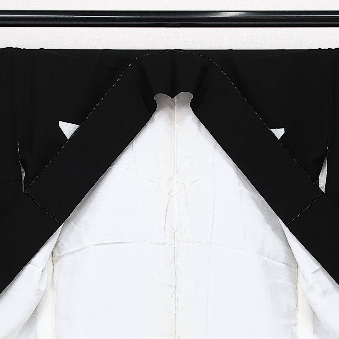 未使用品 黒紋付 五つ紋 蔦 身丈169cm 裄丈67cm Nランク 正絹 袷 広衿 XL しつけ糸 フォーマル 上品 厳か 黒系 1299-F0617
