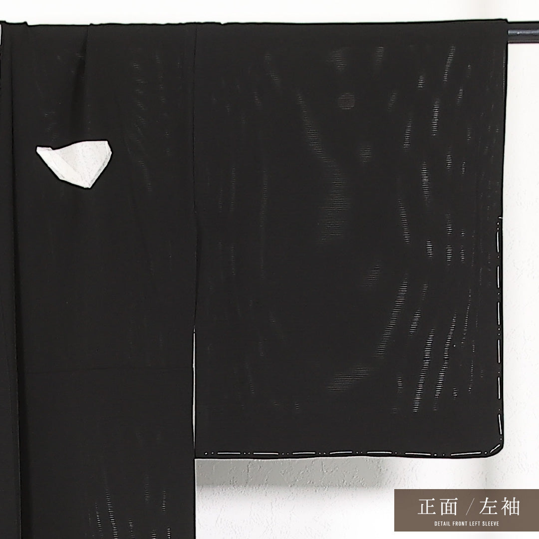 未使用品 夏物 黒紋付 絽 身丈166cm 裄丈67cm 正絹 Nランク 五つ紋 (剣片喰) フォーマル 広衿 Mサイズ 落款 しつけ糸 黒系 RP 1230-17392
