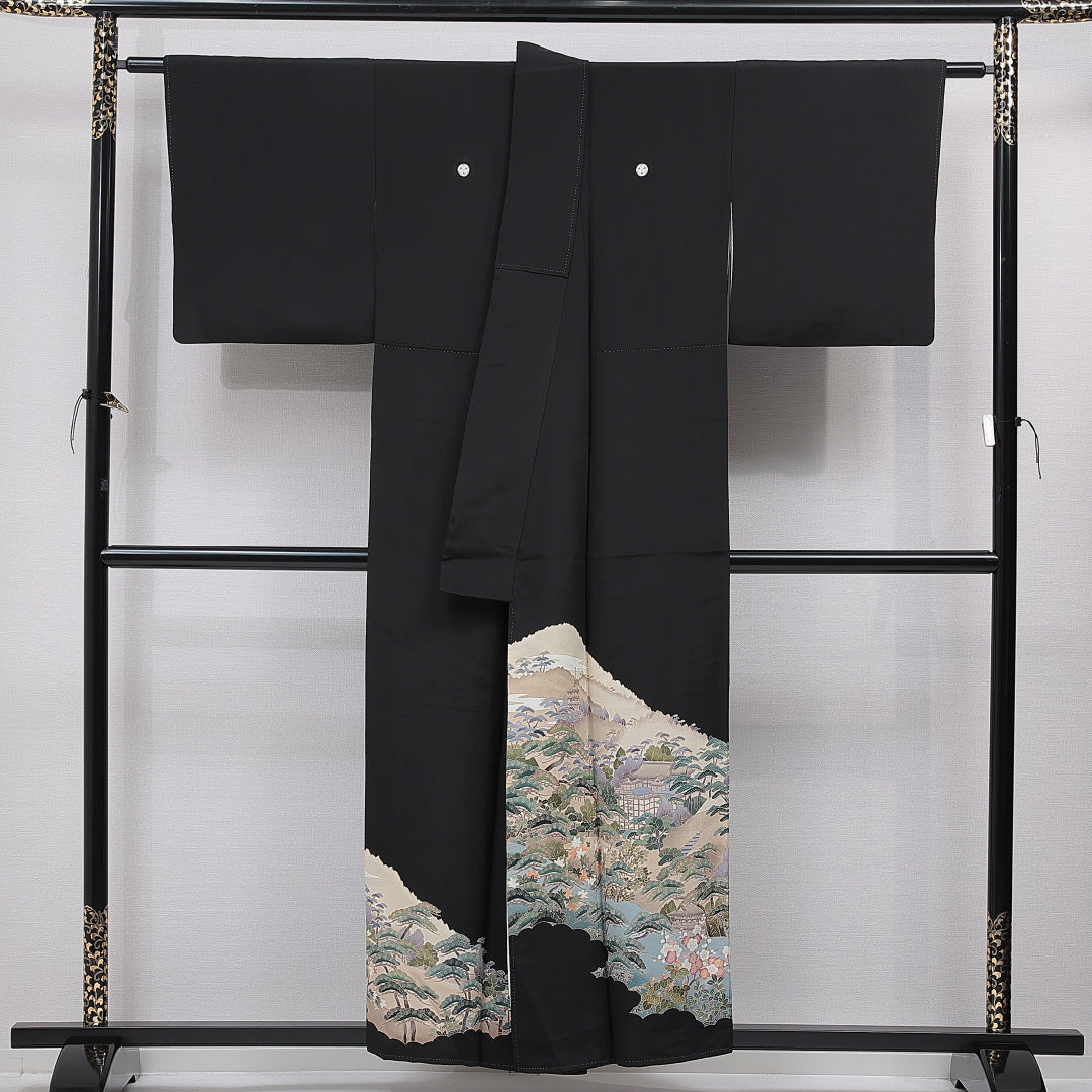 黒留袖 袷 身丈154cm 裄丈63cm 正絹 Sランク 五つ紋 (三つ割り桔梗) フォーマル 広衿 Sサイズ 比翼 落款 京洛百景 松 清水寺 黒系 M4 1213-07013
