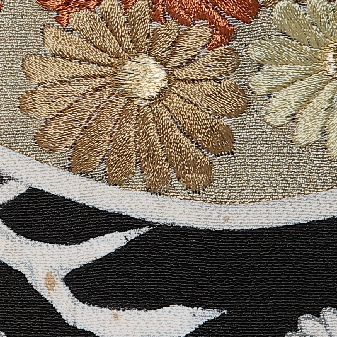 黒留袖 五つ紋 中陰五三桐 身丈158cm 裄丈62.5cm Aランク 正絹 袷 比翼 広衿 M 刺繍 菊 松 フォーマル 黒系 1211-F0327