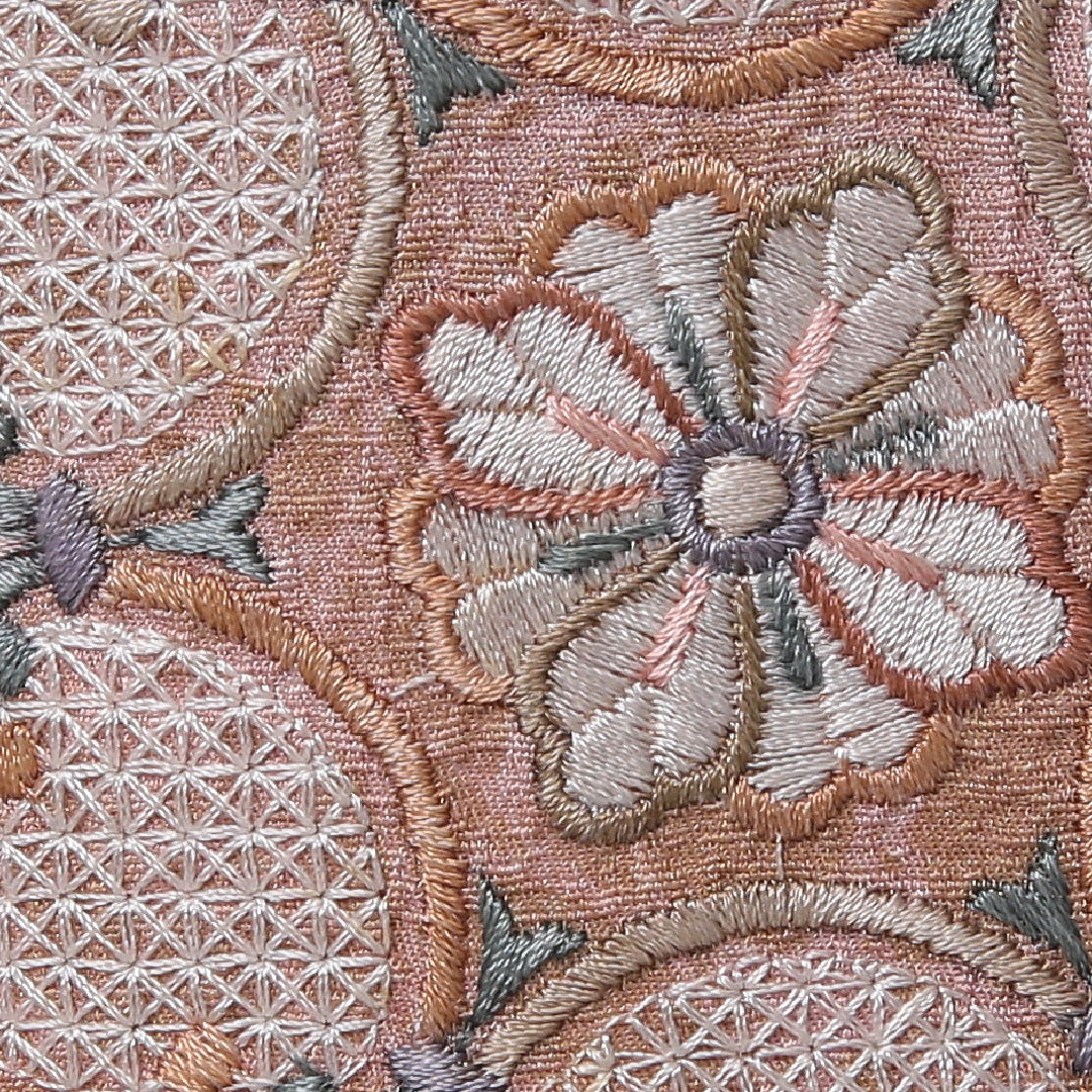 訪問着 袷 身丈155~159cm 裄64.5cm 正絹 蘇州刺繡 ぼかし 宝相華 今様色 汕頭刺繍 ピンク系 Aランク 1212-00626