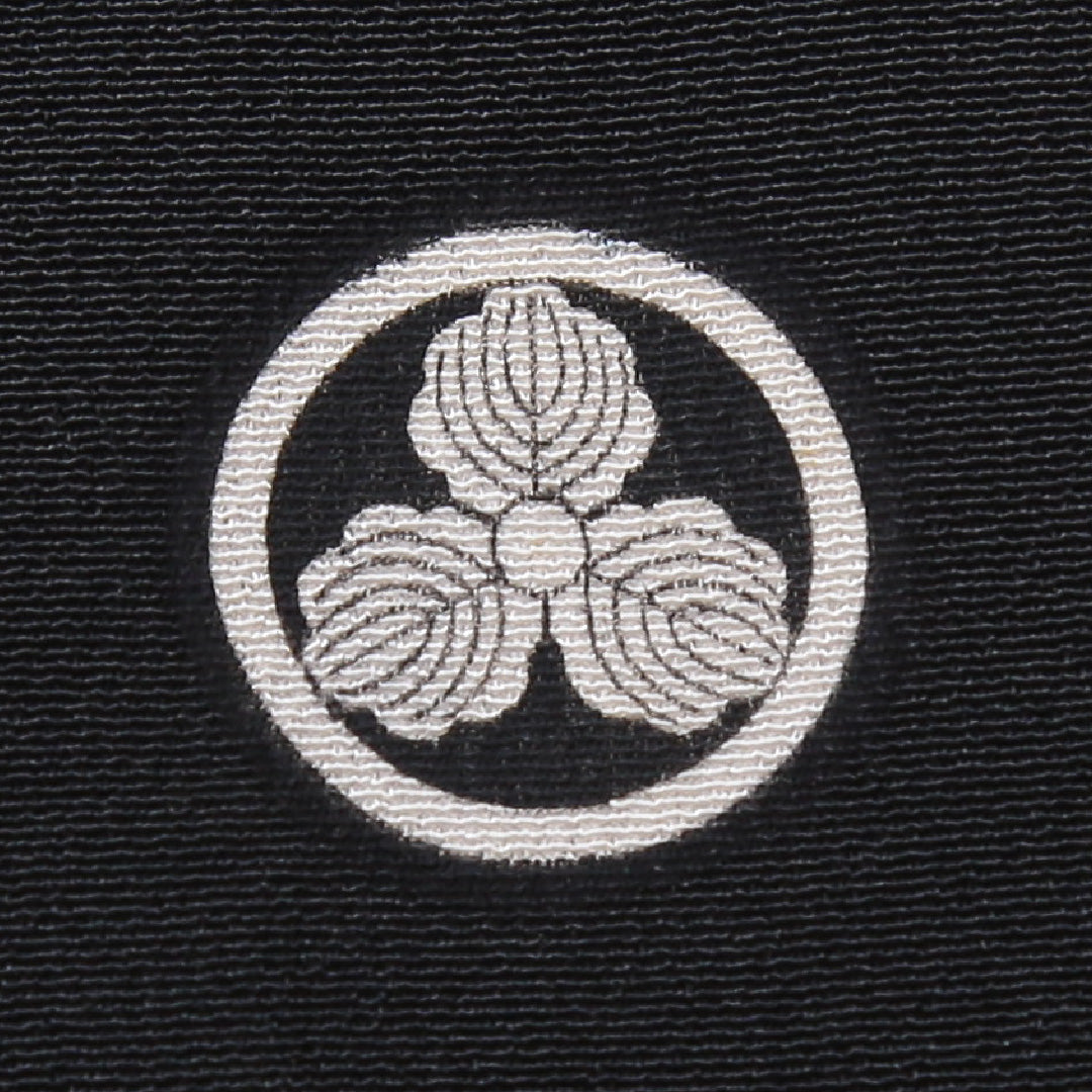 黒留袖 袷 身丈156cm 裄64cm 正絹 五つ紋 金駒刺繡 比翼仕立て 御所車 金彩 花菱 丸に三つ柏 黒系 しつけ糸 Cランク 1211-00126