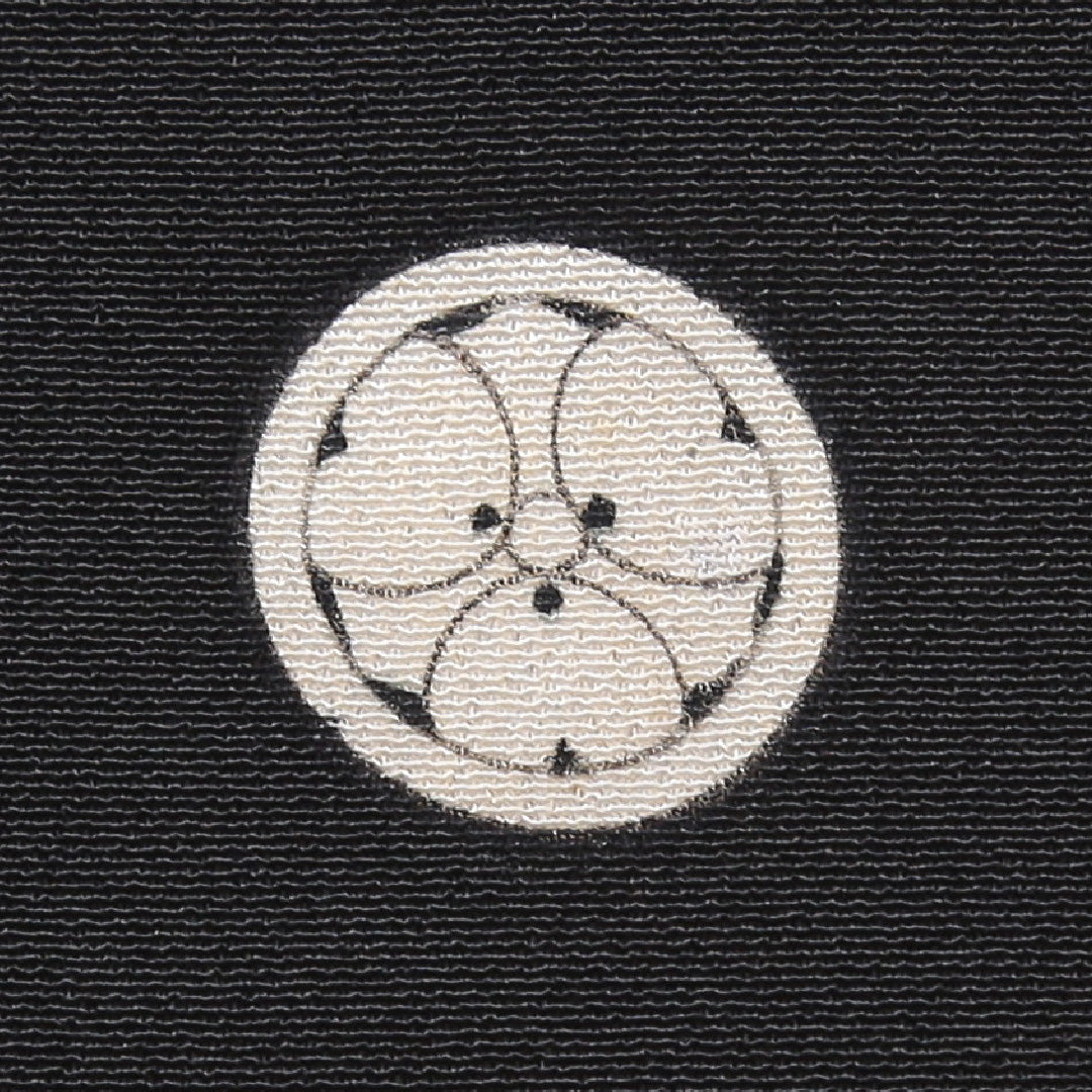 黒留袖 袷 身丈161cm 裄62cm 正絹 五つ紋 金駒刺繡 比翼仕立て 丸に剣片喰 向かい鳥 道長取り 金彩 黒系 Cランク 1211-00138