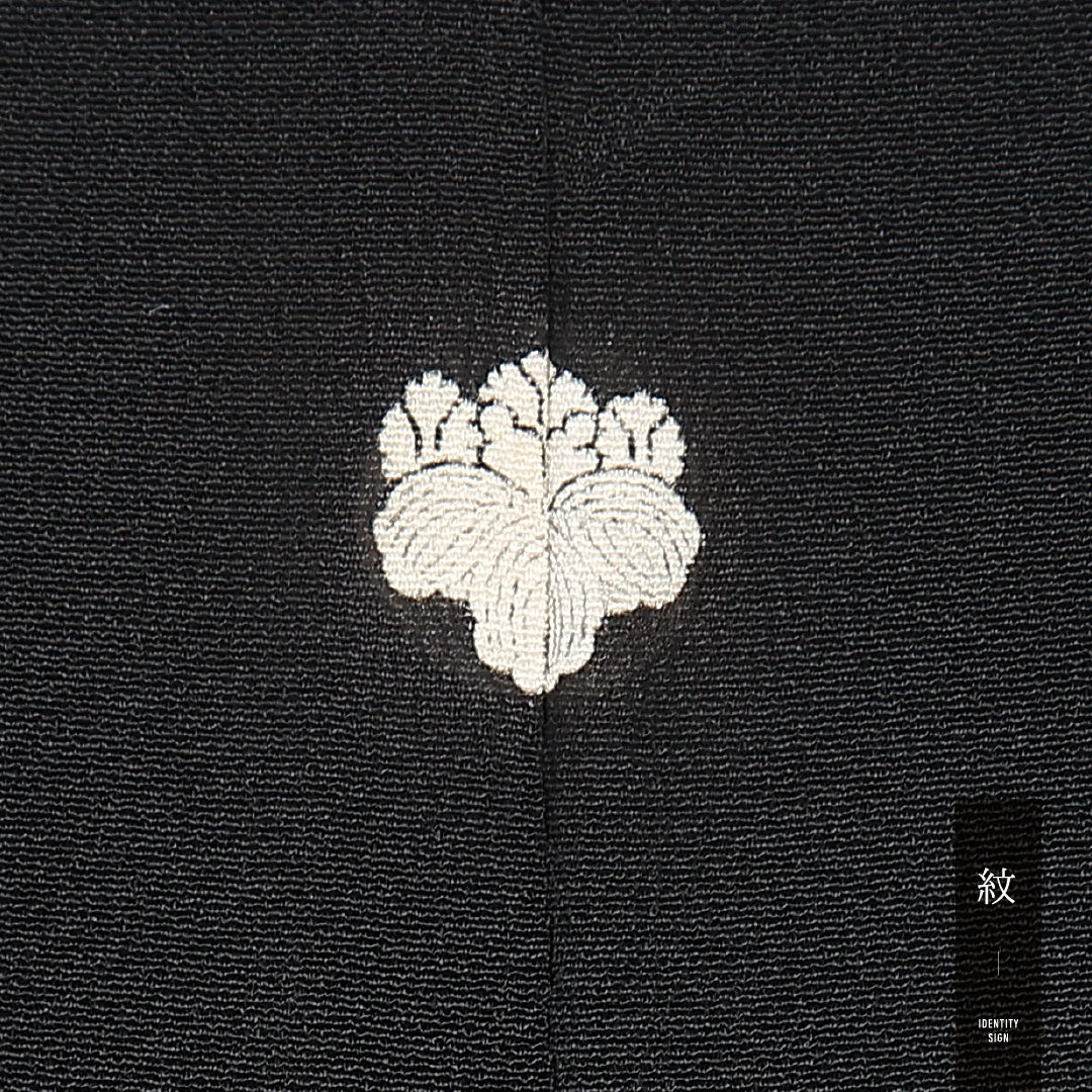 黒留袖 五つ紋 五三桐 身丈154cm 裄丈64cm Bランク 正絹 袷 比翼 広衿 S 刺繍 鳳凰 桐 フォーマル 古典的 格調高い 黒系 1211-F0530