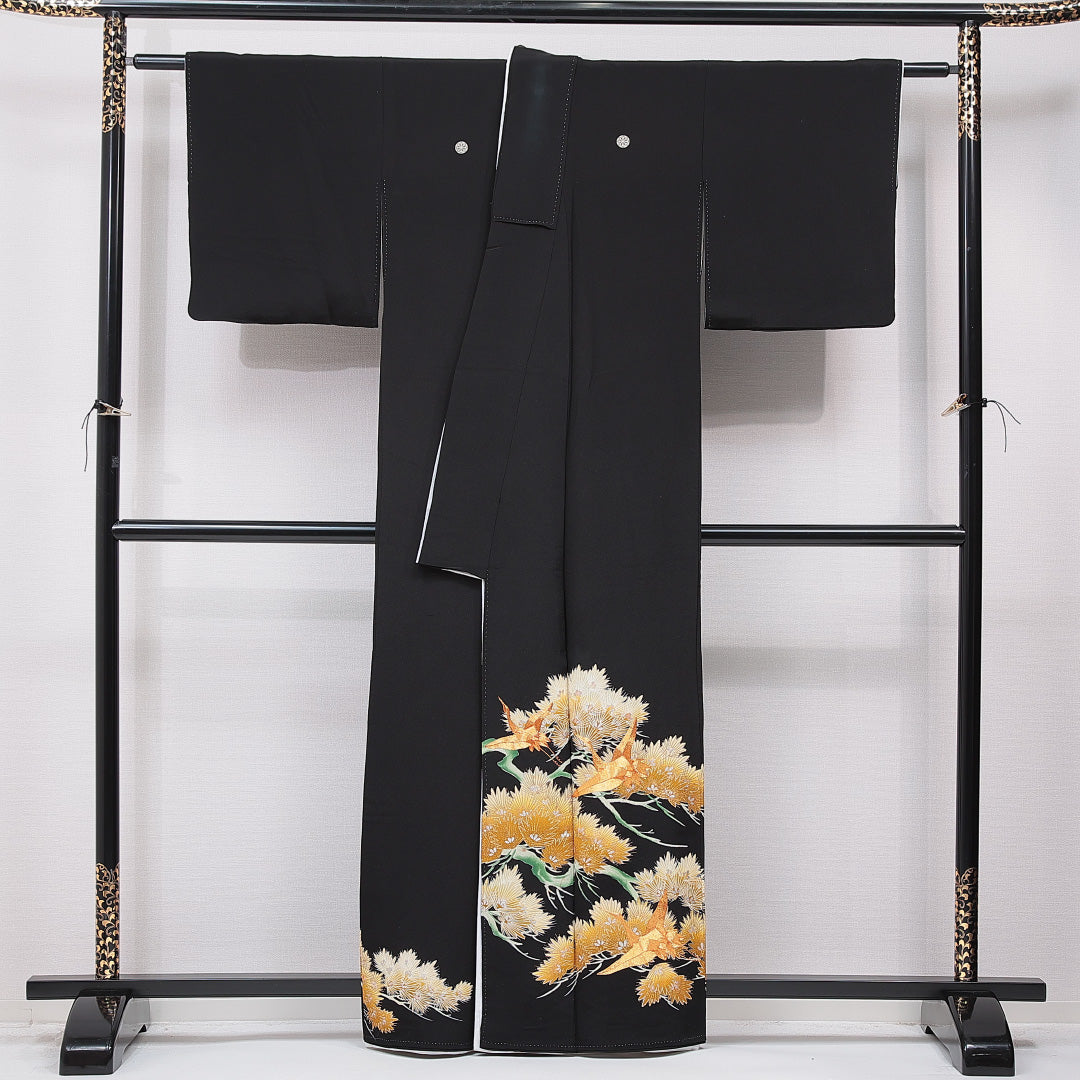 黒留袖 袷 身丈163cm 裄丈65cm 正絹 Cランク 五つ紋 (八本骨源氏車) フォーマル 広衿 Lサイズ 金彩 松喰鶴 黒系 LP 1213-07051