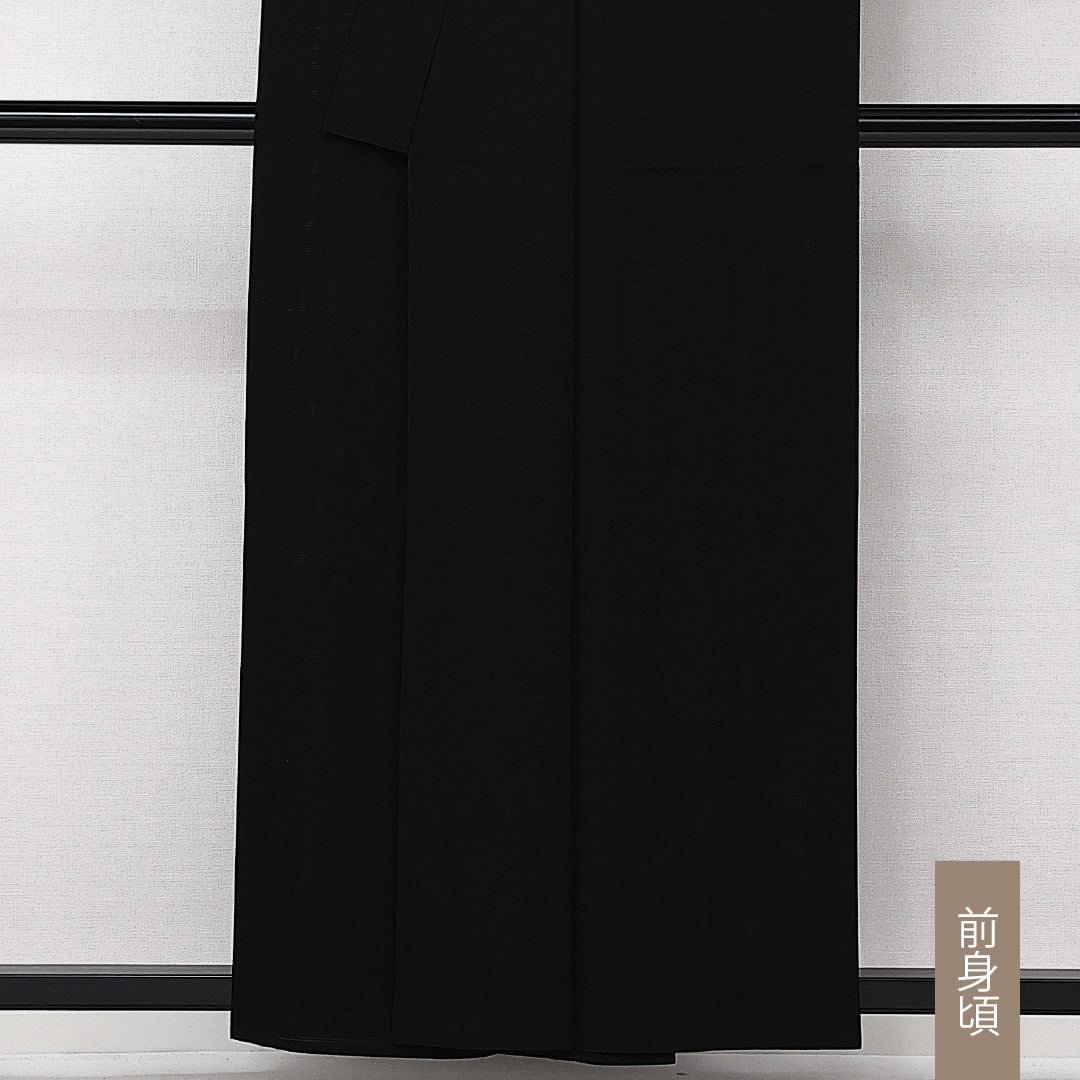 未使用品 夏物 黒紋付 絽 身丈156cm 裄丈63cm 正絹 Nランク 五つ紋 (五三桐) 弔事用 バチ衿 Mサイズ しつけ糸 無地 黒系 M4 1230-06872