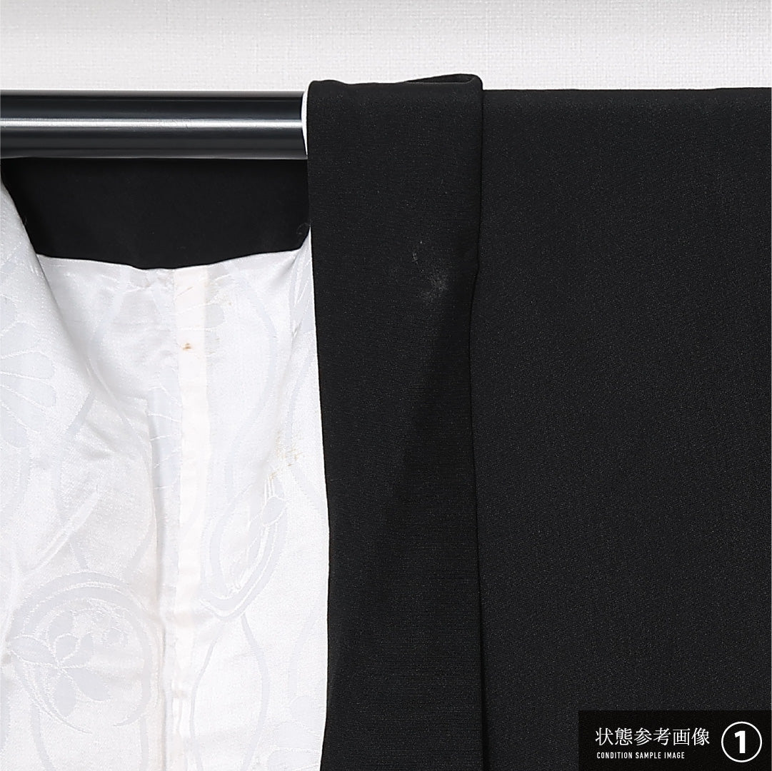 黒羽織 袷 身丈81cm 裄丈61cm 正絹 Bランク 一つ紋 (抱き茗荷) セミフォーマル Sサイズ 漆糸 菊 黒系 RP 1233-12941