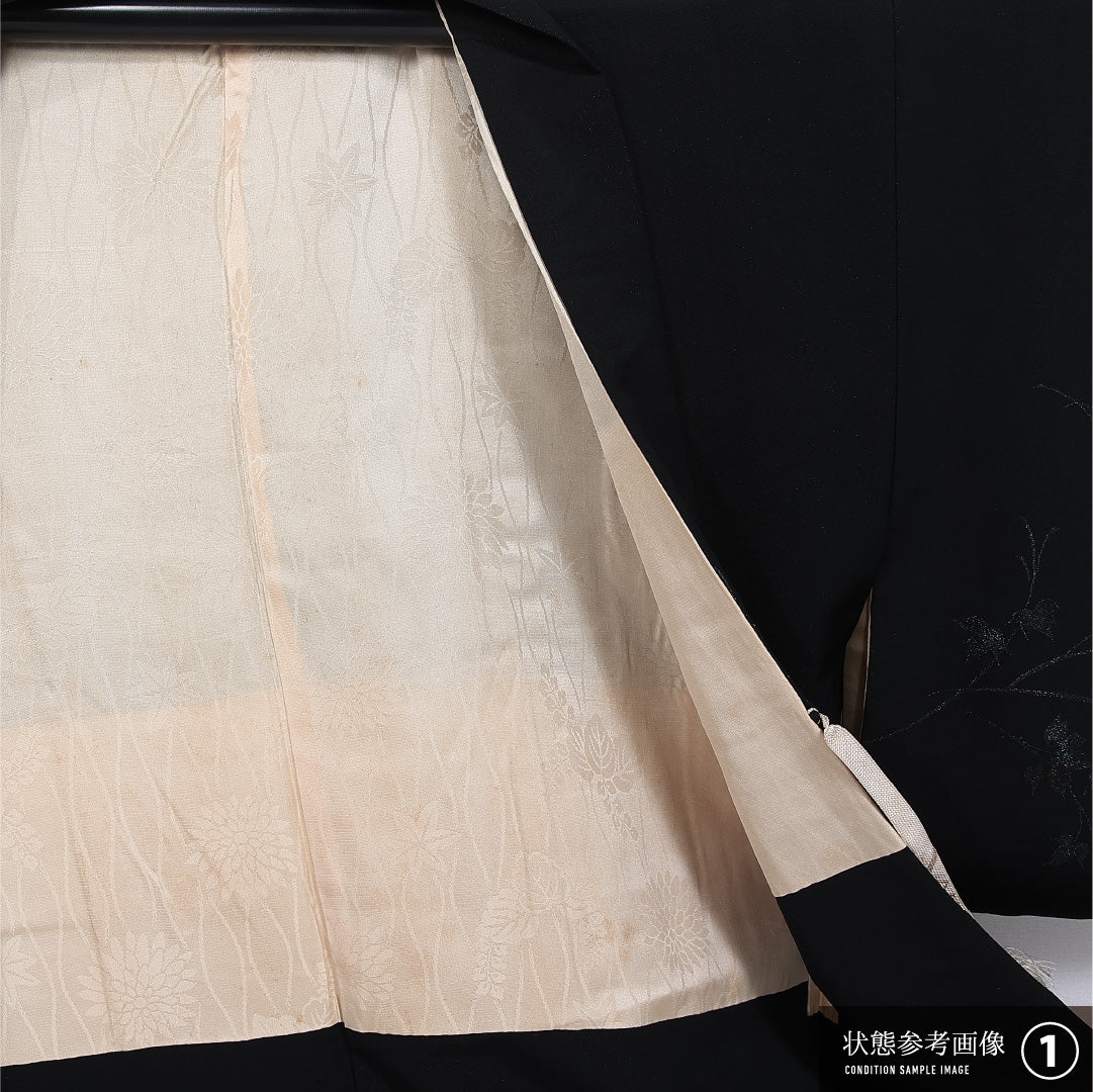 黒羽織 袷 身丈76cm 裄丈63cm 正絹 Aランク 一つ紋 (丸に片喰) セミフォーマル Sサイズ 絵羽羽織 漆糸 紐あり 植物柄 黒系 RP 1233-11148