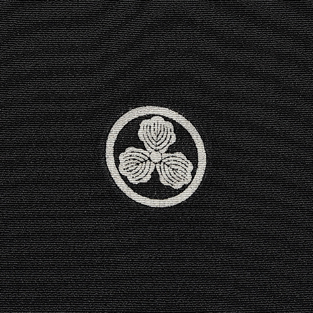 黒留袖 五つ紋 丸に三つ柏 身丈149cm 裄丈62cm Aランク 正絹 袷 比翼 広衿 XS 刺繍 鏡裏鳳凰文 牡丹 フォーマル 芸術的 華やか 黒系 1211-F0604