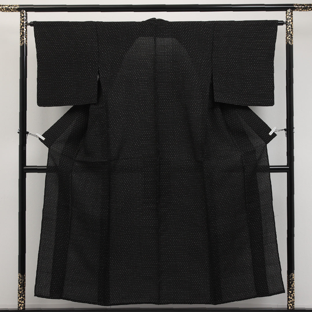紬 単衣 身丈150cm 裄丈64cm 正絹 Sランク カジュアル バチ衿 Mサイズ 十字絣 黒系 RP 1223-17301
