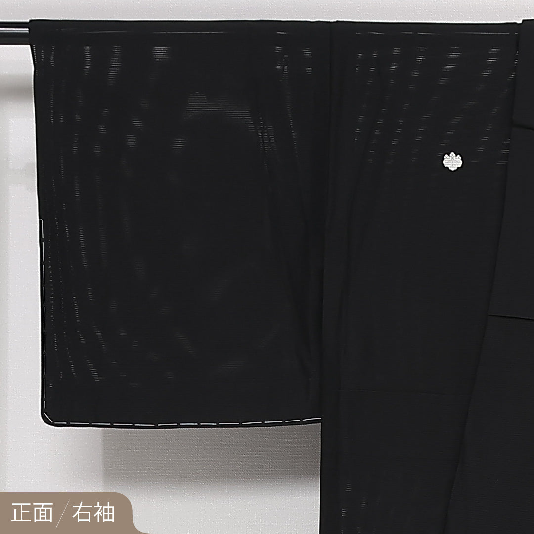 未使用品 夏物 黒紋付 絽 身丈151cm 裄丈63cm 正絹 Nランク 五つ紋 (五三桐) 弔事用 広衿 Sサイズ しつけ糸 黒系 M4 1230-06811