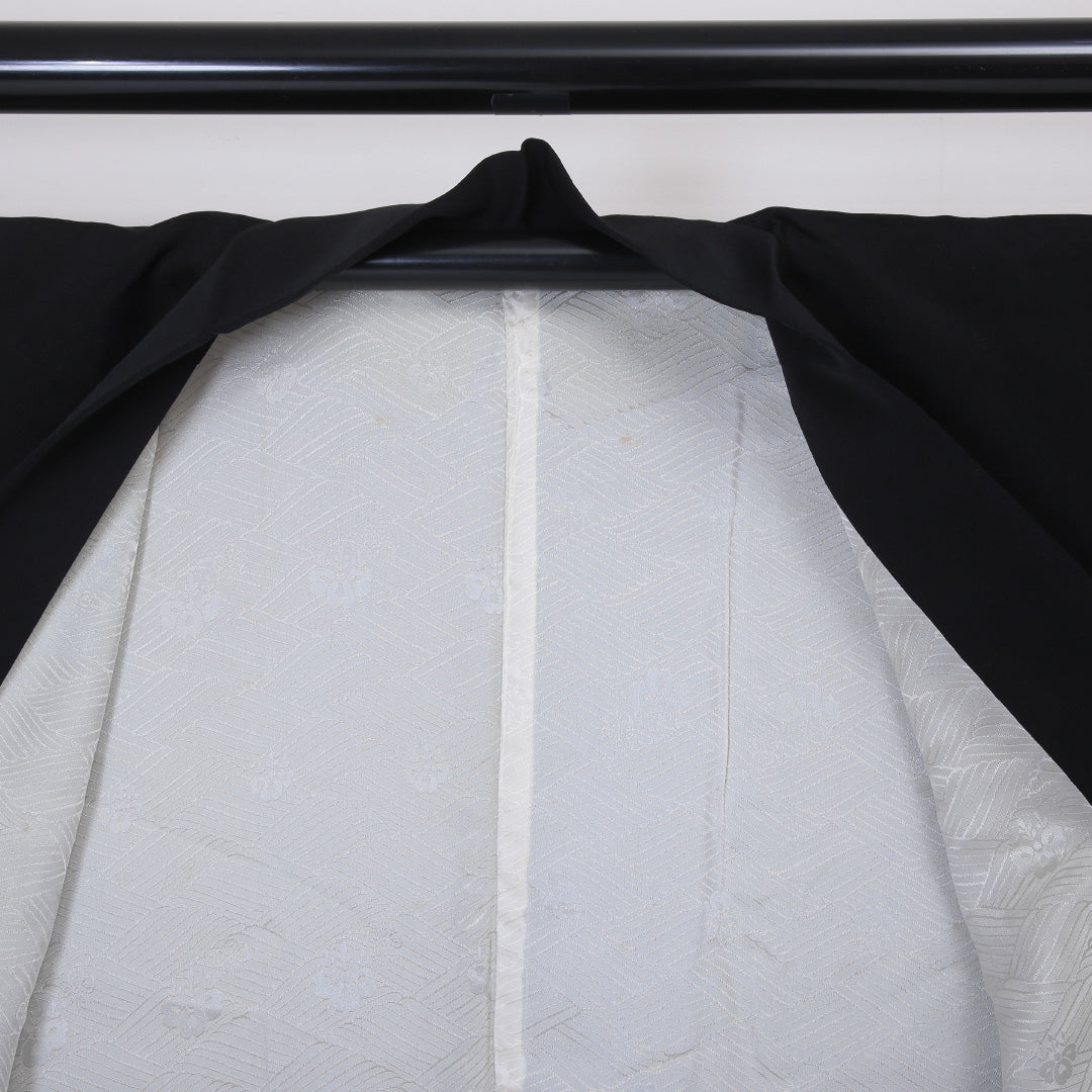 黒羽織 身丈77cm 裄丈63cm S 正絹 絵羽羽織 漆糸 松 黒系 Aランク 1217-00583