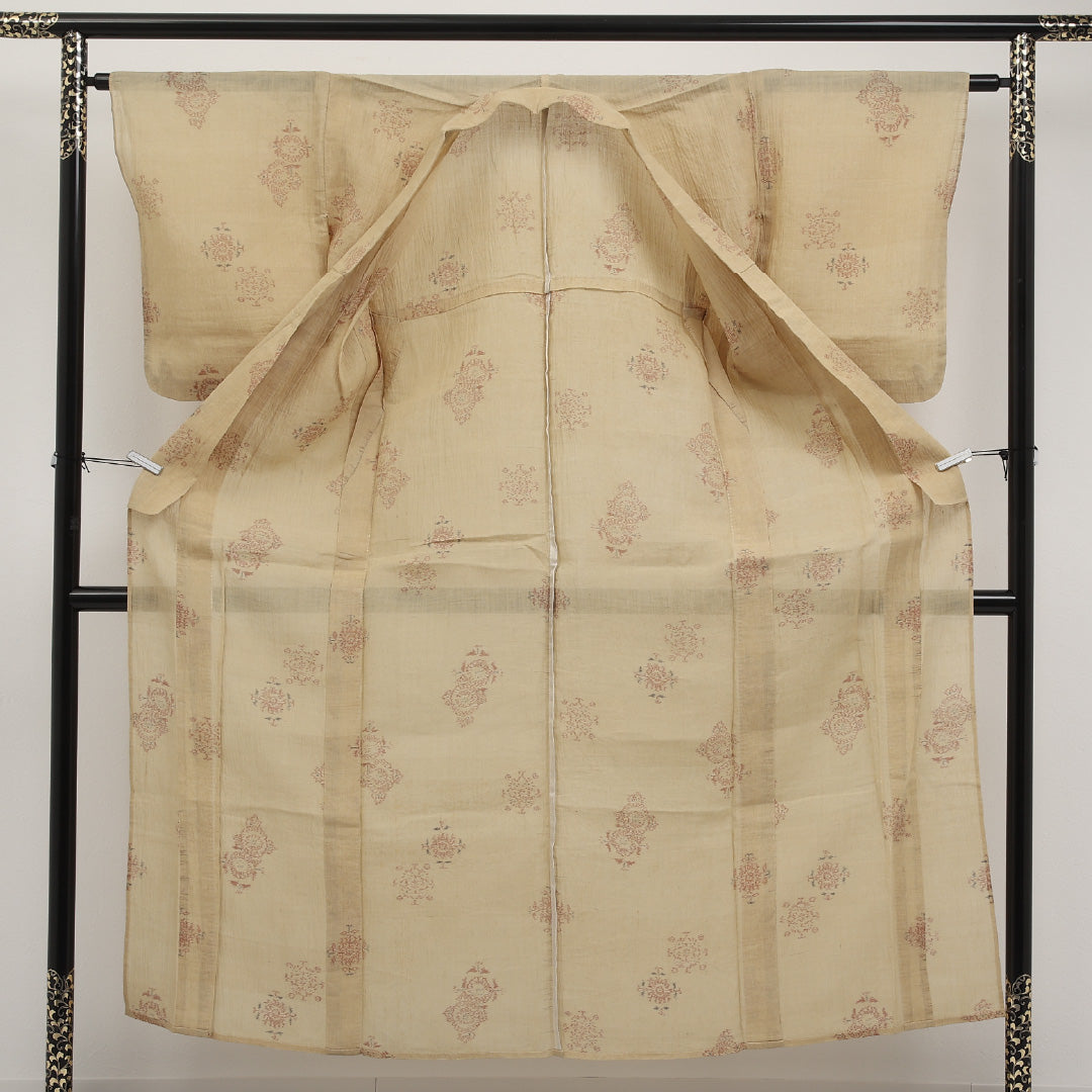 夏物 洗える着物 麻の紬 身丈150cm 裄丈63cm 麻 Cランク カジュアル バチ衿 Sサイズ 菊唐草文 ベージュ系 RP 1223-17289