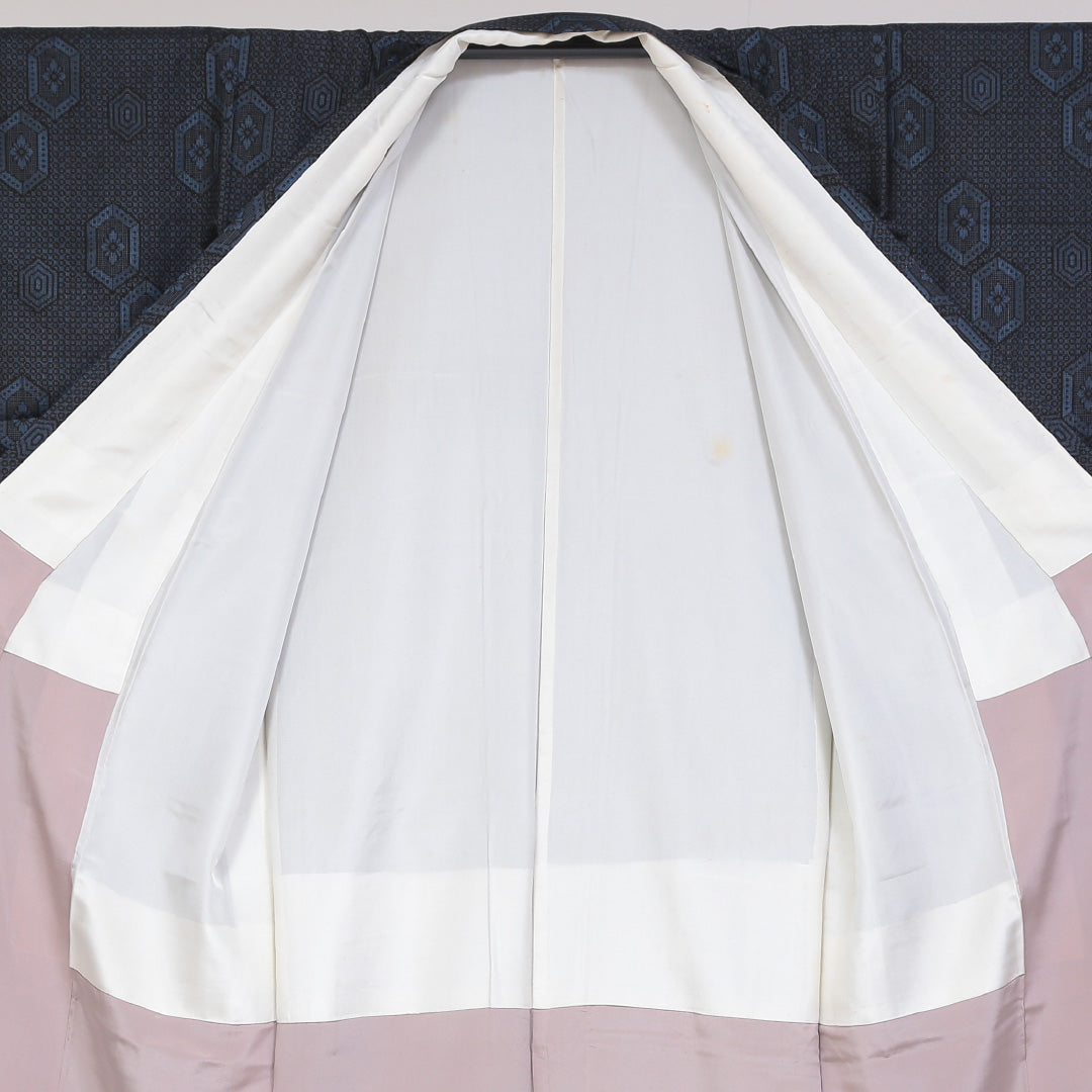 紬 袷 身丈153cm 裄丈63cm 正絹 Aランク カジュアル 広衿 Sサイズ 花菱亀甲 紺系 RP 1223-03174