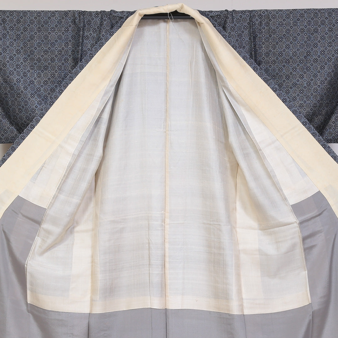 紬 袷 身丈154cm 裄丈62cm 正絹 Aランク Sサイズ 広衿 カジュアル 幾何学柄 グレー系 1216-03172
