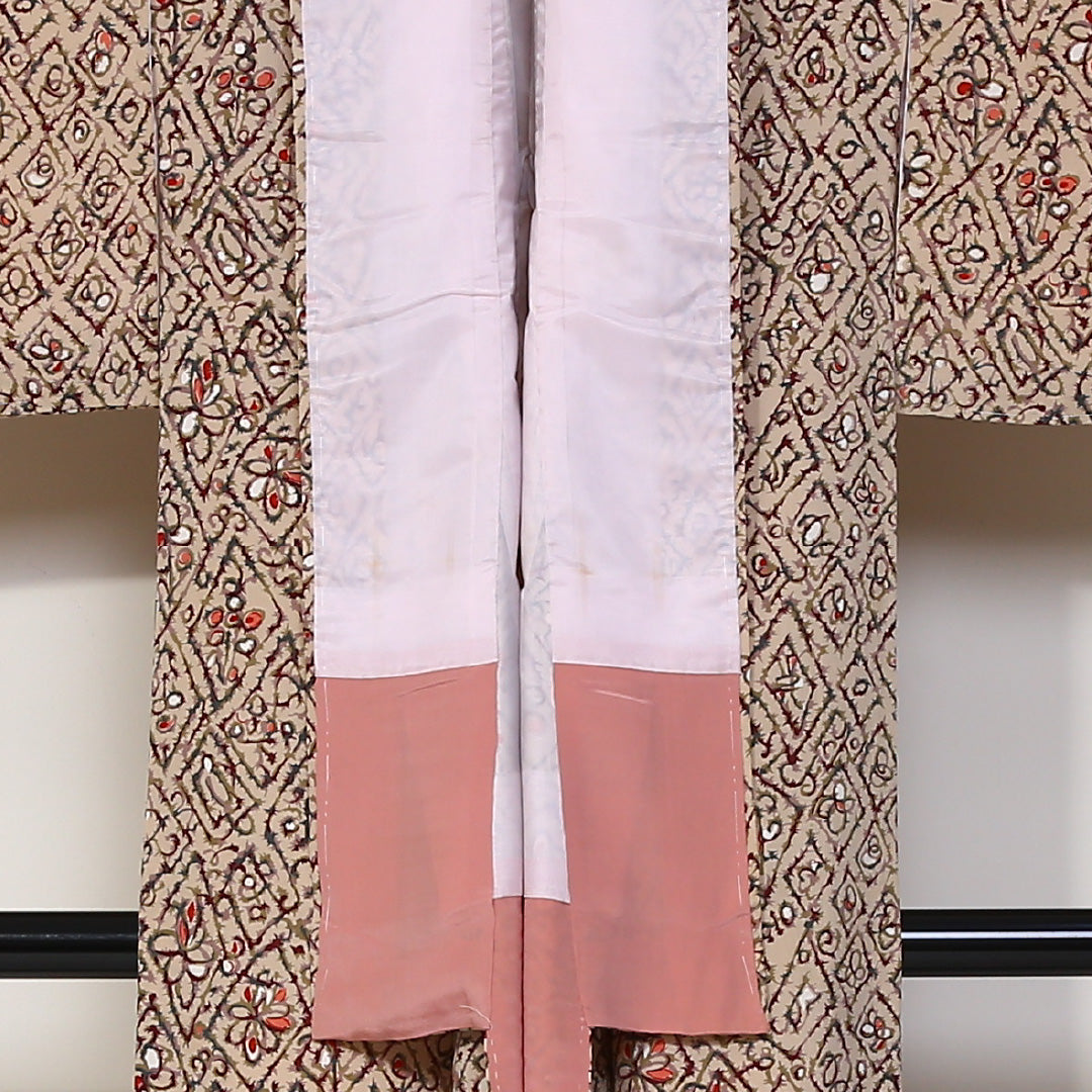 小紋 袷 身丈154cm 裄丈63cm 正絹 Aランク インフォーマル 広衿 Sサイズ 菱 創作柄 ベージュ系 HP 1221-01688