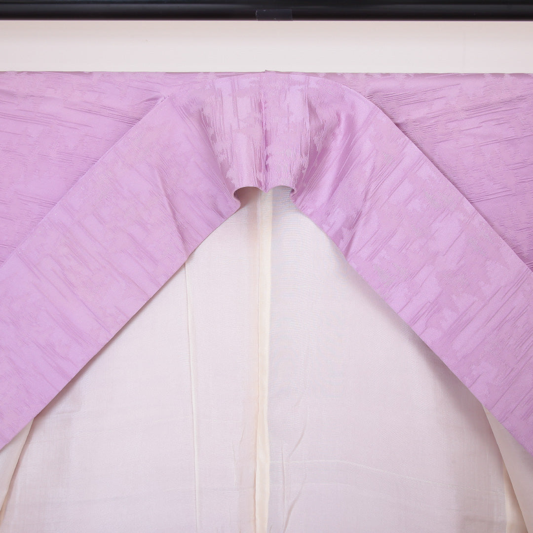 色無地 袷 身丈152cm 裄丈65cm 正絹 Aランク 一つ紋 (五三桐) 紋意匠 (創作柄) セミフォーマル 広衿 Sサイズ ふくれ織 紫系 HP 1219-05236