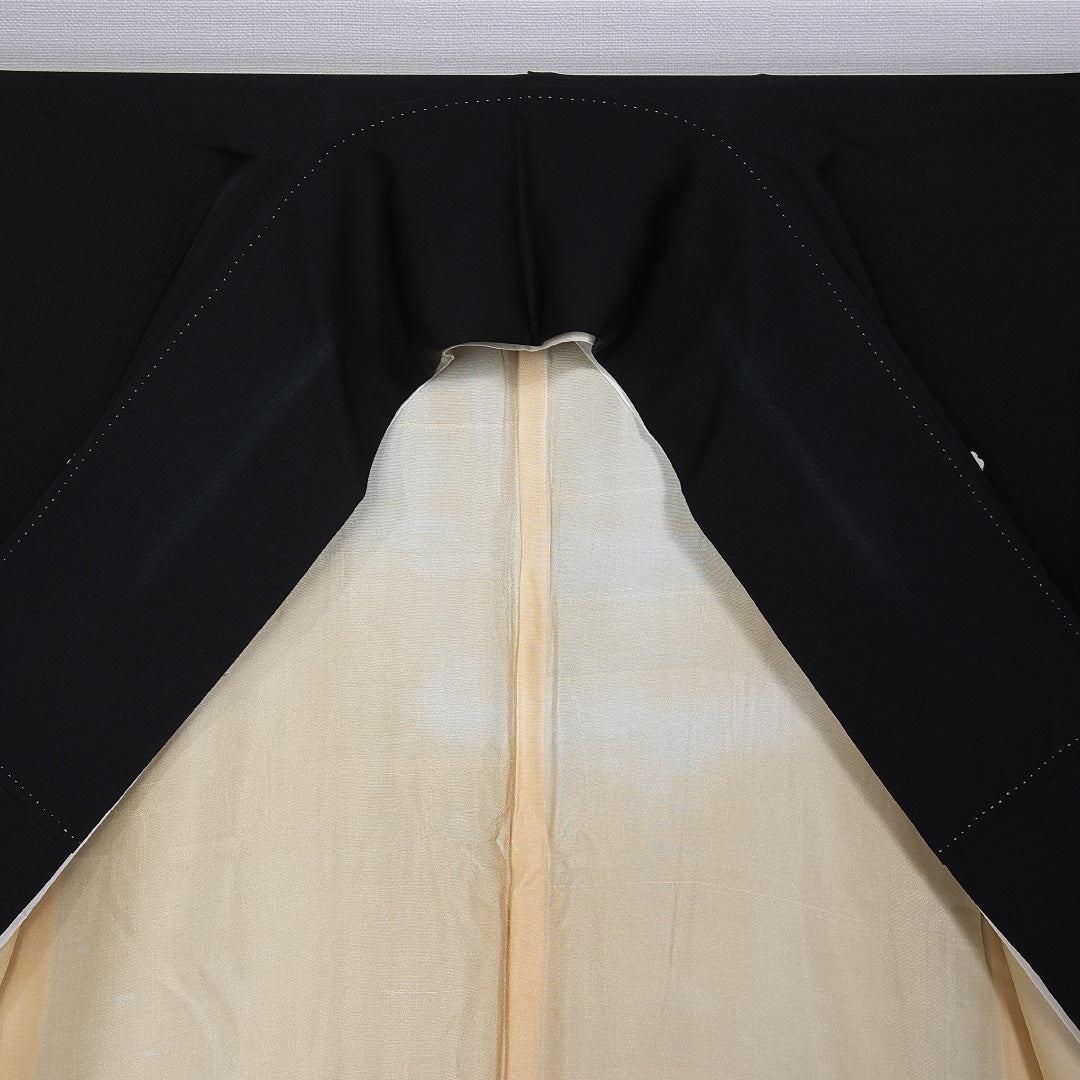 黒留袖 五つ紋 剣片喰 身丈150cm 裄丈61.5cm Aランク 正絹 袷 比翼 広衿 S 蘇州刺繍 鳳凰 エ霞 フォーマル 黒系 1211-F0303