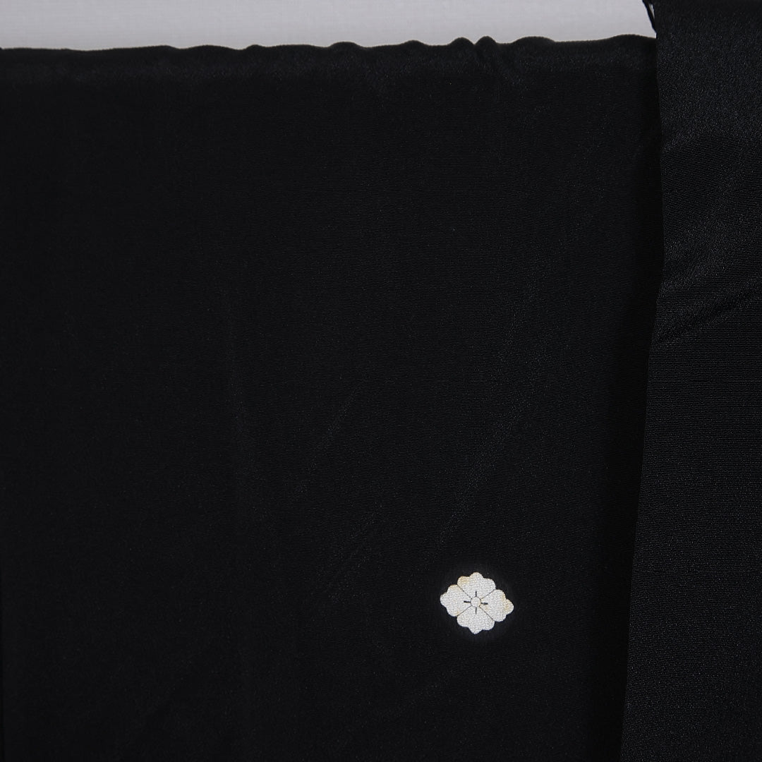 黒留袖 身丈158cm 裄丈66cm 袷 五つ紋 花菱 正絹 Bランク 広衿 七宝 金駒刺繍 1211-F0355