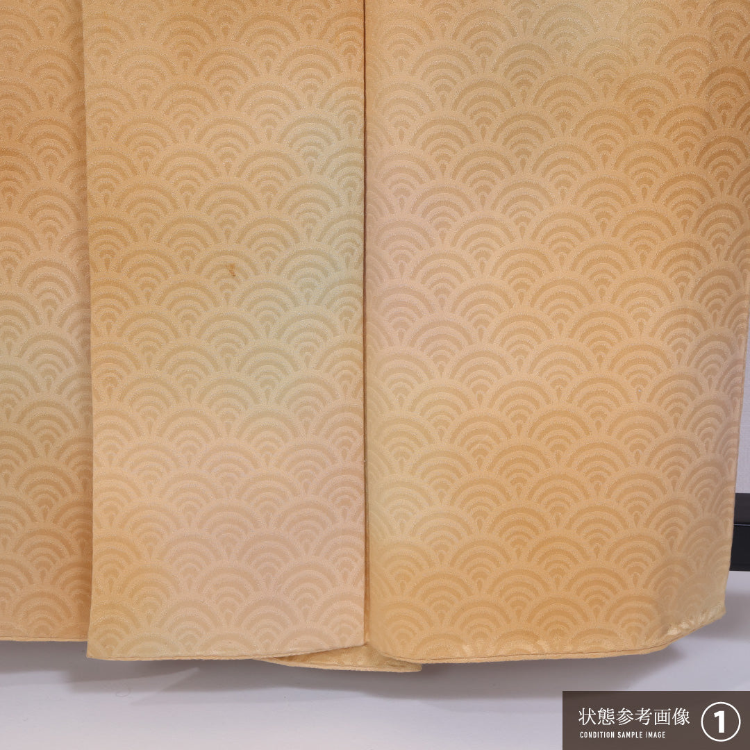小紋 袷 身丈155cm 裄丈62cm 正絹 Bランク 一つ紋 (橘) セミフォーマル 広衿 Mサイズ 色無地 ぼかし染 青海波 黄系 RP 1221-11455