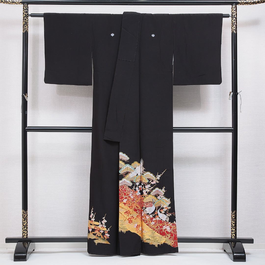 洗える着物 黒留袖 袷 身丈161cm 裄丈64cm ポリエステル Aランク 五つ紋 (五三桐) フォーマル 広衿 Lサイズ 金彩 比翼 松鶴 山水 黒系 M4 1213-07091