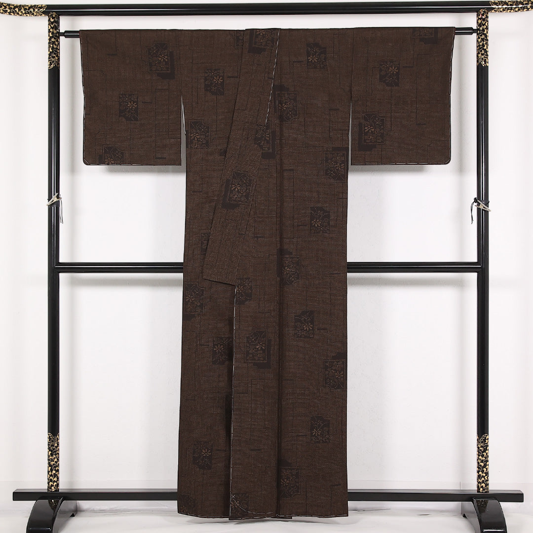 未使用品 本場結城紬 袷 身丈158cm 裄丈64cm 正絹 Sランク カジュアル 広衿 XSサイズ 証紙 しつけ糸 茶系 SR 1223-17495