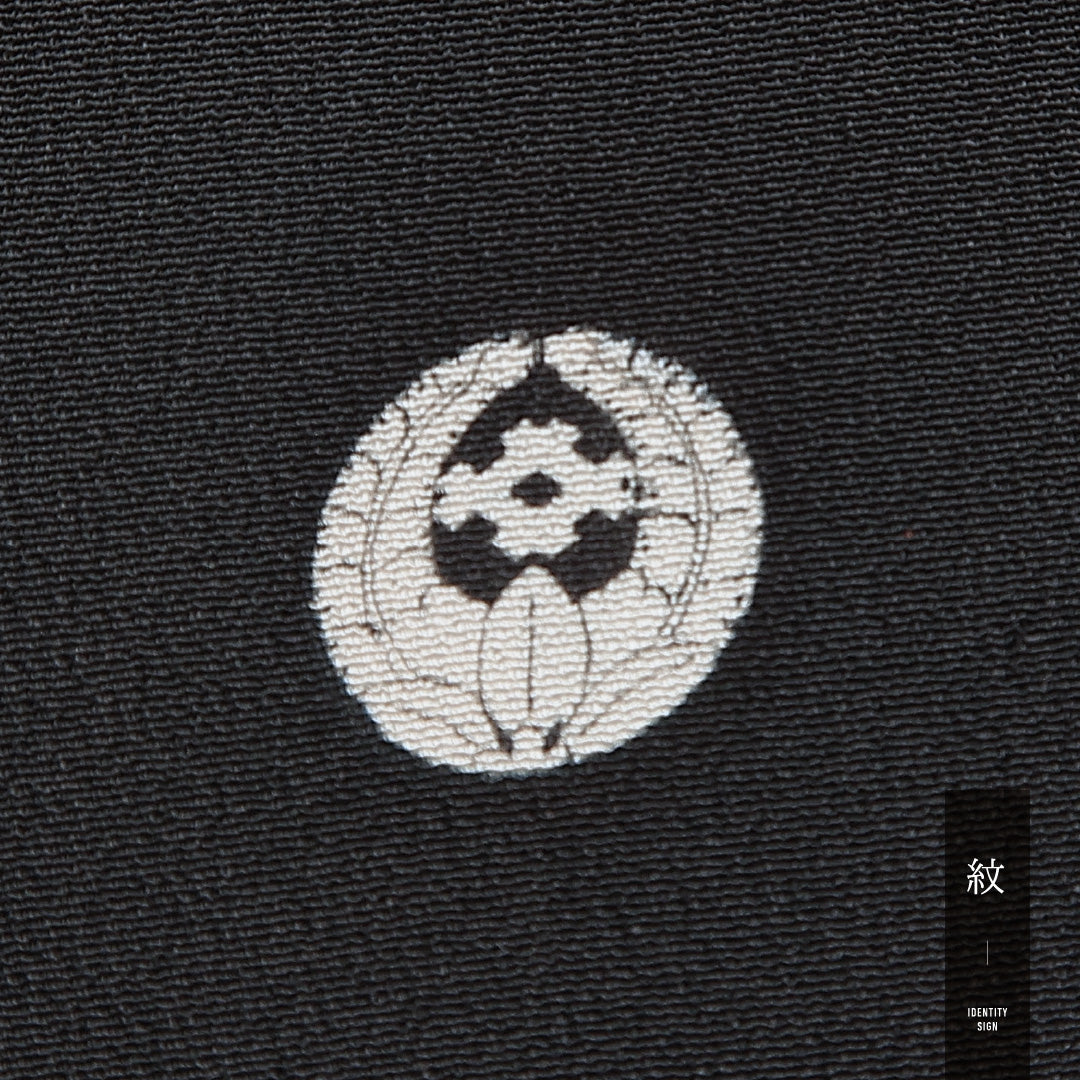 黒留袖 袷 身丈158cm 裄丈61cm 正絹 Cランク 五つ紋 (上がり藤に井形) フォーマル 広衿 Mサイズ 金駒刺繍 比翼 源氏車 組紐 黒系 LP 1213-07008