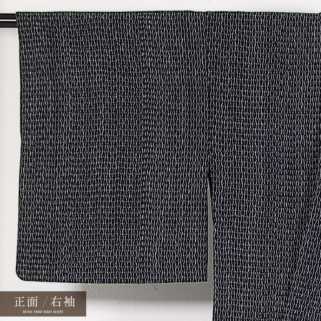 洗える着物 木綿の紬 単衣 身丈156cm 裄丈65cm 木綿 Aランク カジュアル バチ衿 XSサイズ 居敷当て よろけ縞 黒系 RP 1223-17406