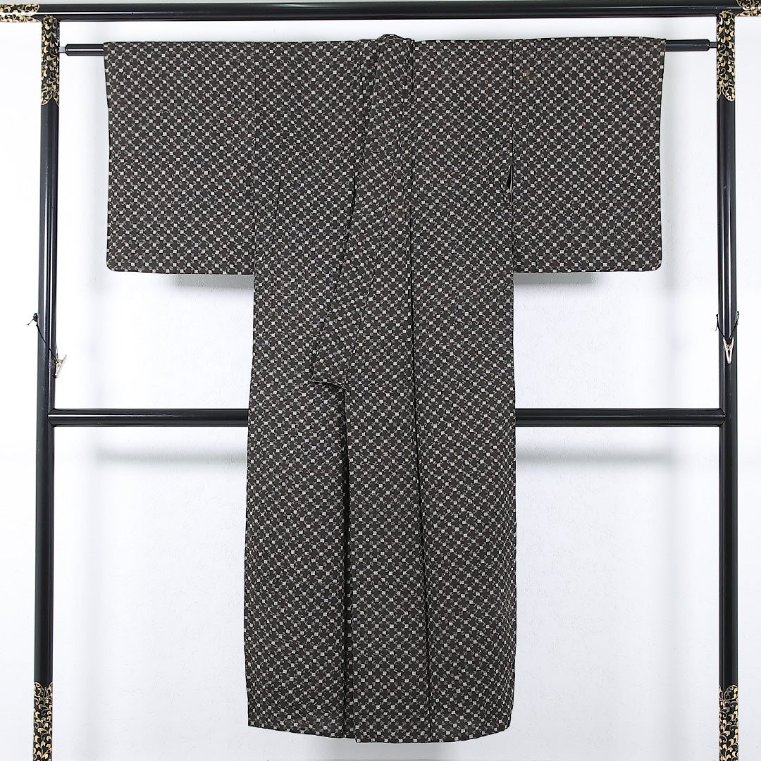 夏物 洗える着物 麻の紬 身丈142cm 裄丈62cm 麻 Bランク カジュアル バチ衿 XSサイズ 創作柄 茶系 RP 1223-17373