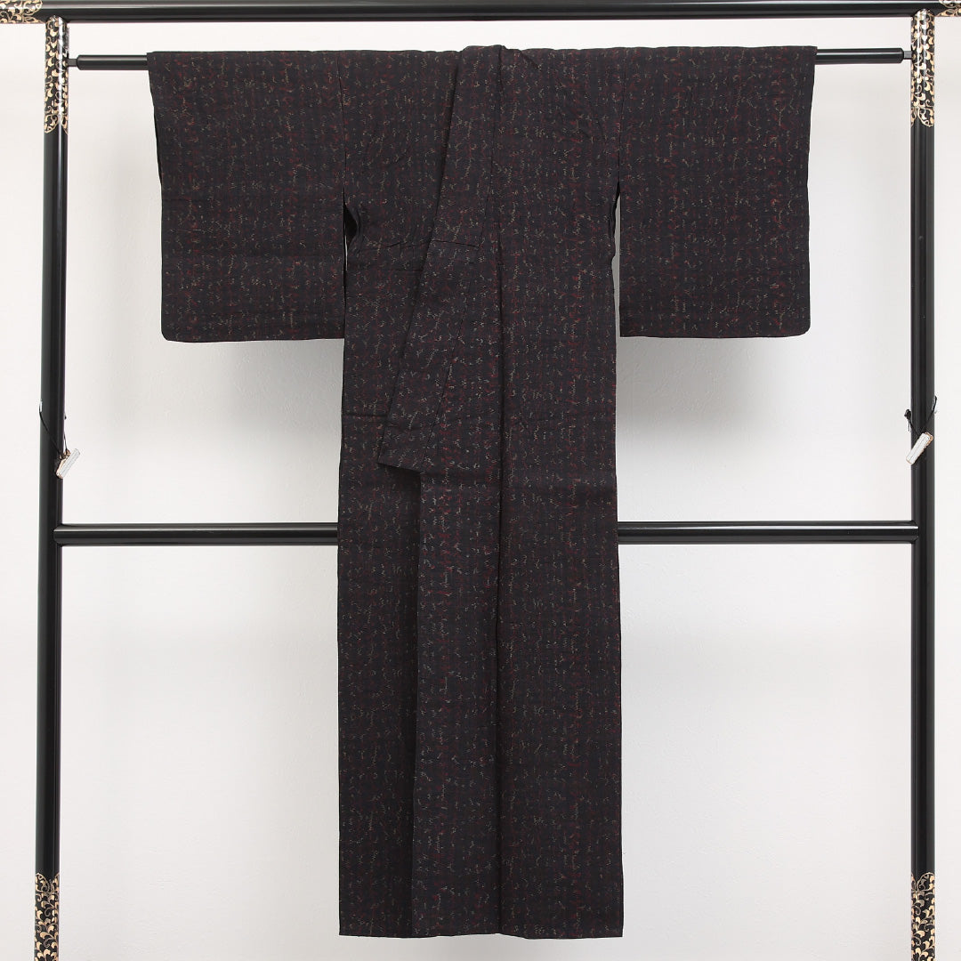 夏物 洗える着物 麻の紬 身丈142cm 裄丈62cm 麻 Sランク カジュアル バチ衿 XSサイズ 創作柄 黒系 RP 1223-17294