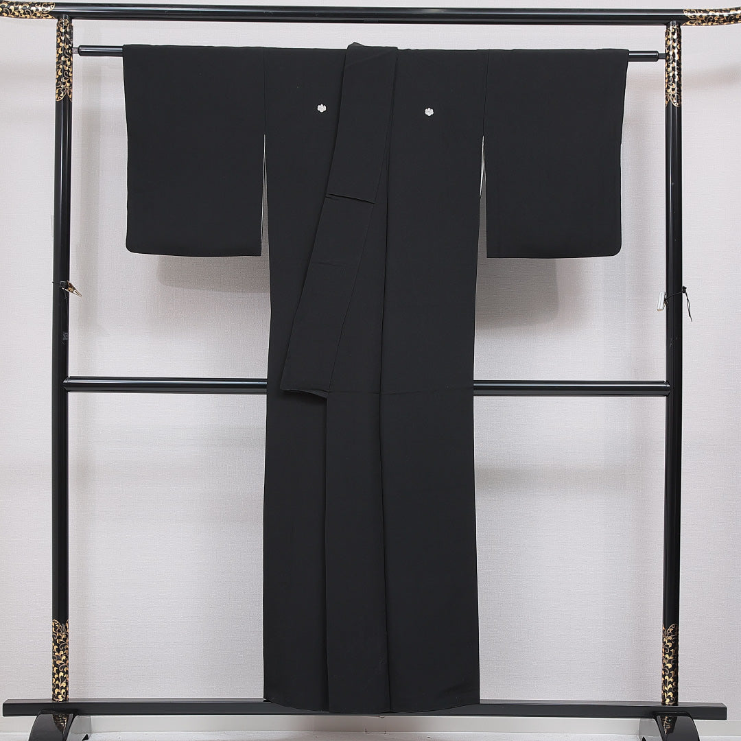 黒紋付 袷 身丈151cm 裄丈62cm 正絹 Aランク 五つ紋 (五三桐) 弔事用 広衿 Sサイズ 黒系 RP 1230-07099