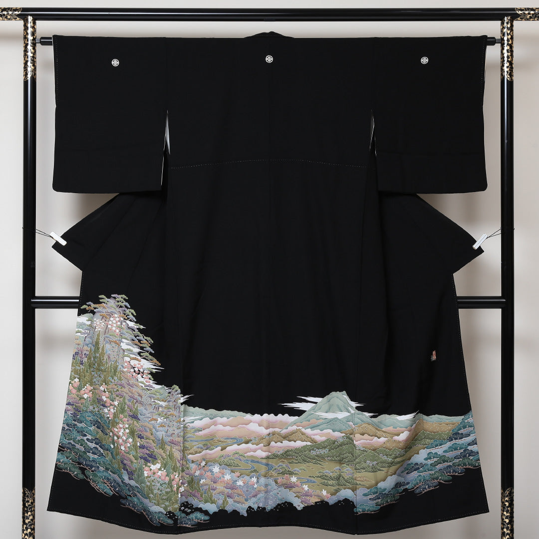 黒留袖 袷 身丈147cm 裄丈63cm 正絹 Aランク 五つ紋 (丸に木瓜) フォーマル 広衿 XSサイズ 翠晶 京友禅 比翼 作家物 落款 山水 黒系 M4 1213-06455