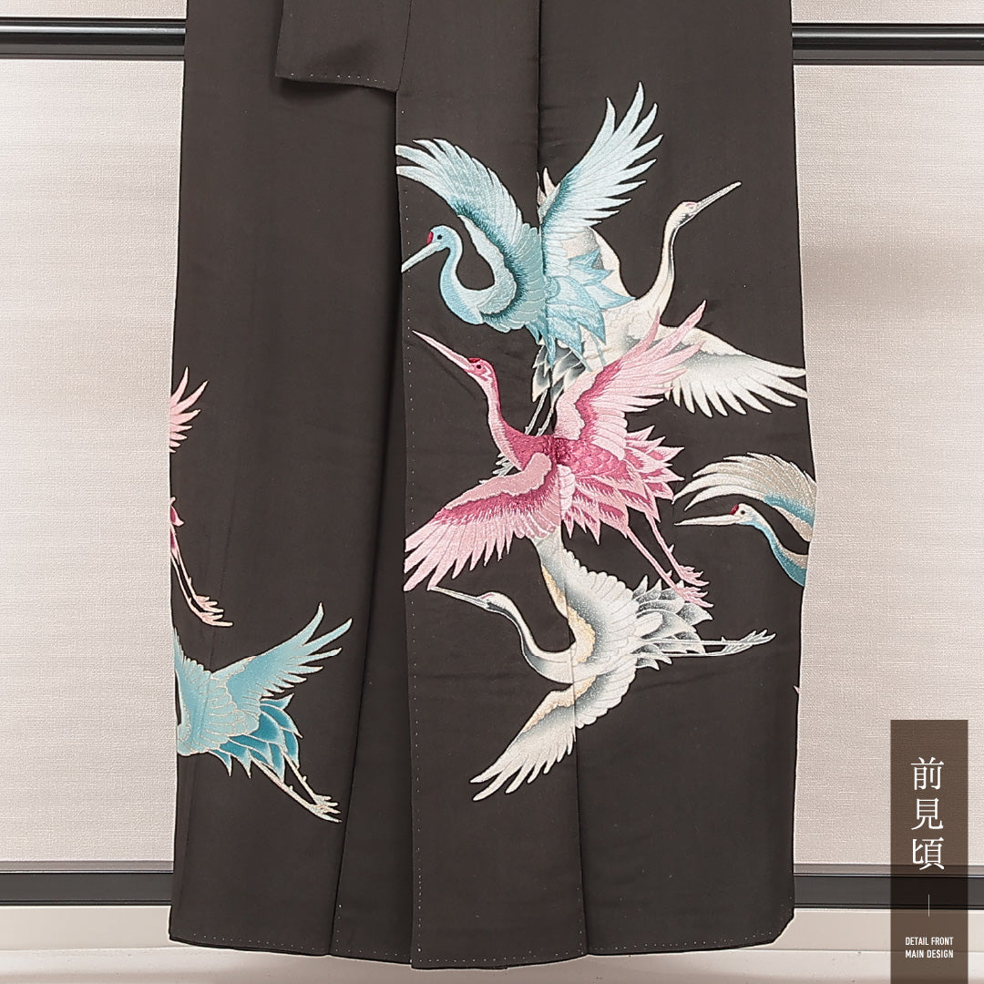 アンティーク 黒留袖 袷 身丈156cm 裄丈62cm 正絹 Aランク 五つ紋 (蔦) 広衿 Mサイズ 刺繍 鶴 黒系 RP 1213-07105