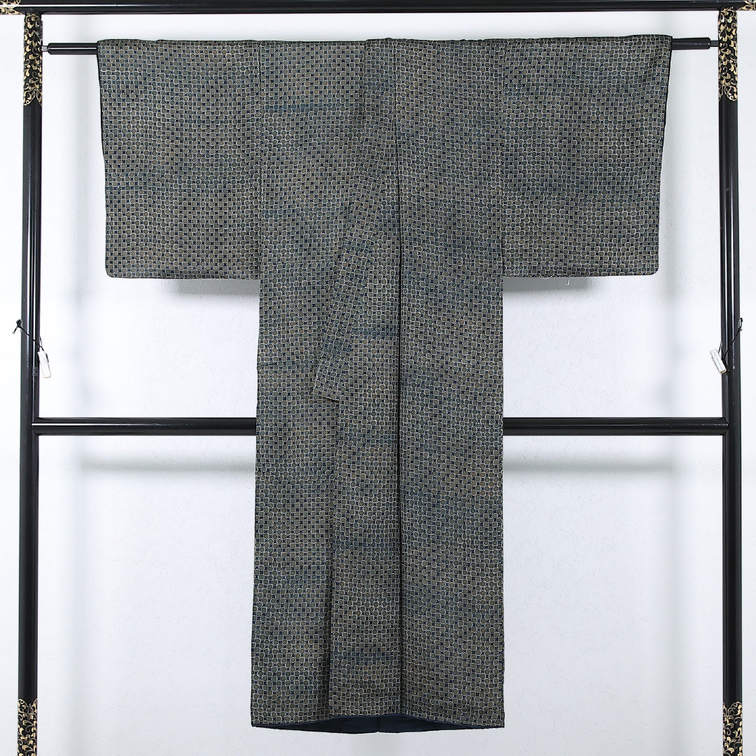 男着物 (紬) 袷 身丈137cm 裄丈63cm 正絹 Sランク インフォーマル 棒衿 Sサイズ 後染め 丸文 茶系 RP 1224-17365