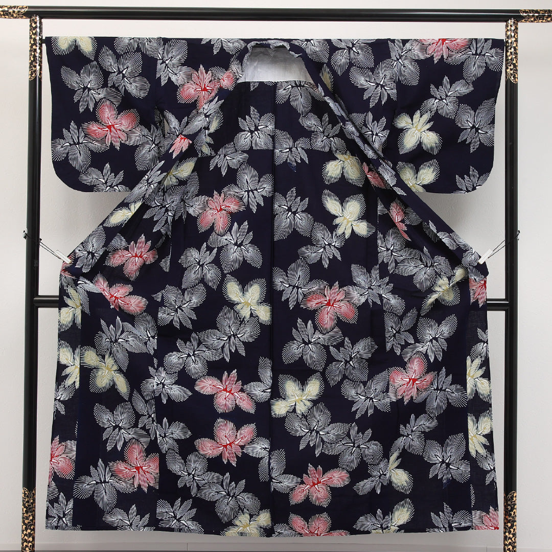 洗える着物 木綿の浴衣 単衣 身丈154cm 裄丈67cm 木綿 Sランク カジュアル バチ衿 XSサイズ 肩当て 菖蒲 紺系 RP 1225-17332
