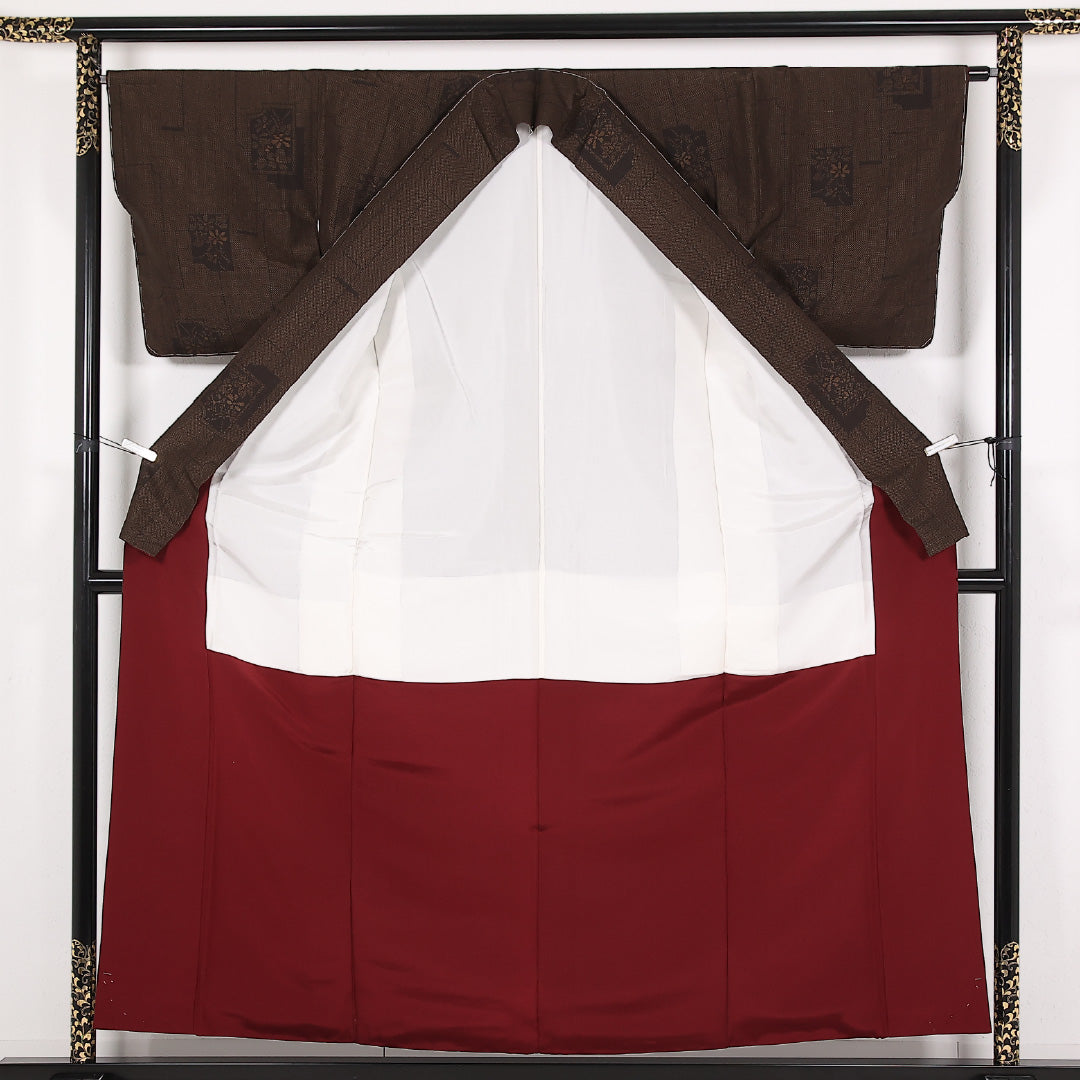 未使用品 本場結城紬 袷 身丈158cm 裄丈64cm 正絹 Sランク カジュアル 広衿 XSサイズ 証紙 しつけ糸 茶系 SR 1223-17495