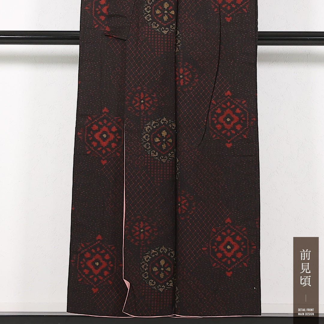 アンティーク 洗える着物 木綿の紬 袷 身丈151cm 裄丈64cm 木綿 Dランク バチ衿 XSサイズ 古典柄 黒系 RP 1223-17408