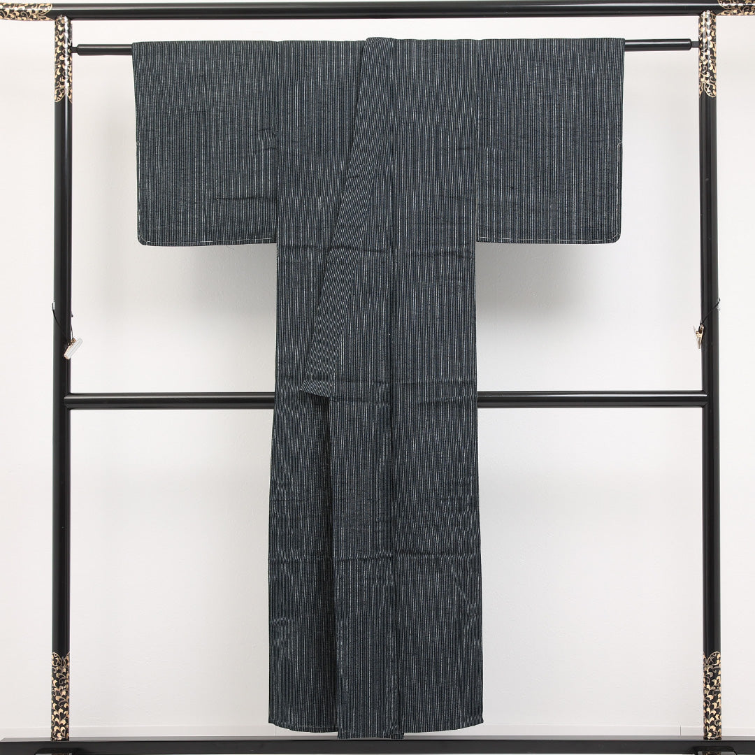 夏物 紬 夏紬 身丈147cm 裄丈59cm 正絹 Sランク カジュアル バチ衿 Mサイズ 縞 紺系 RP 1223-17295
